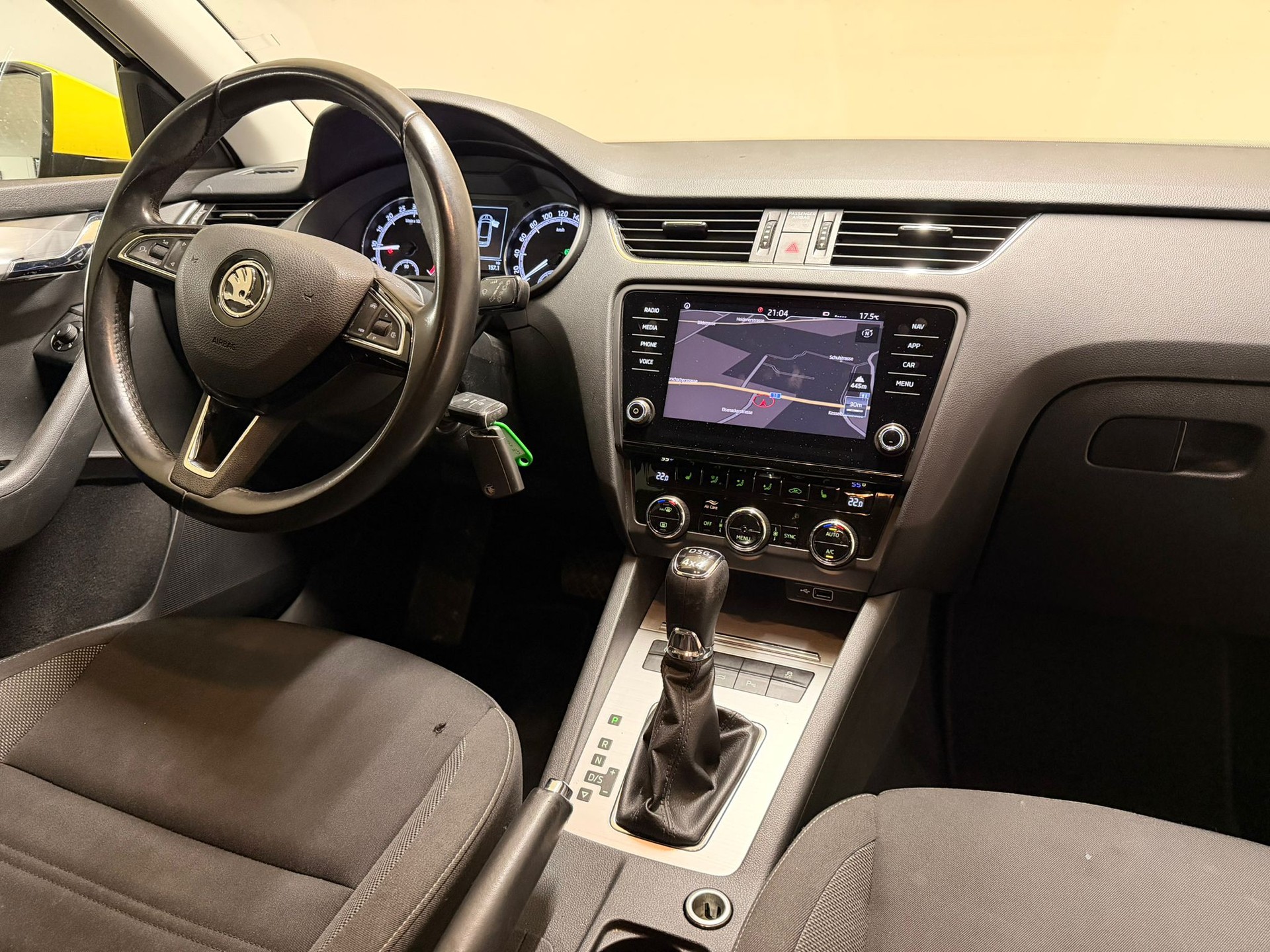 SKODA Octavia Combi 2.0 TDI Ambition 4x4 DSG-image-14