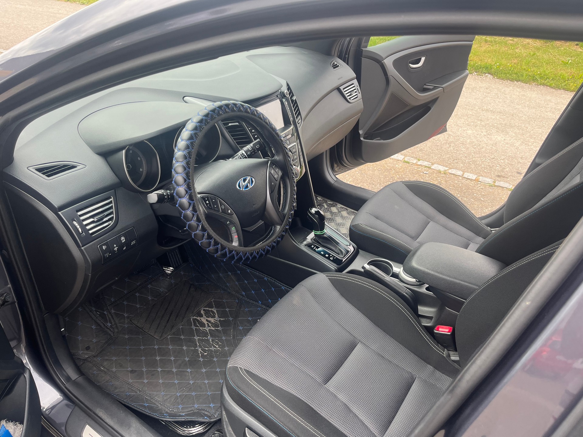 HYUNDAI i30 Wagon 1.6 CRDi GO Automatic DCT-image-6