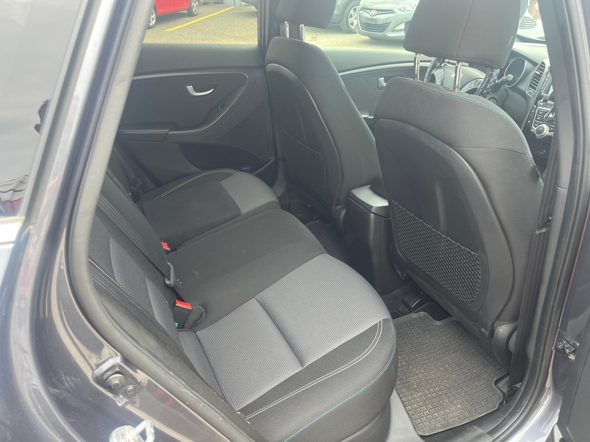 HYUNDAI i30 Wagon 1.6 CRDi GO Automatic DCT-image-9