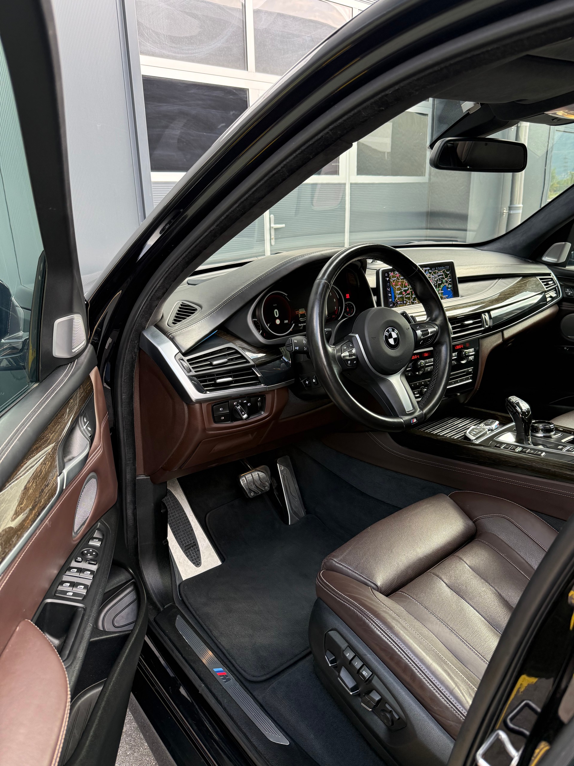BMW X5 xDrive 35i Pack-M Steptronic-image-12