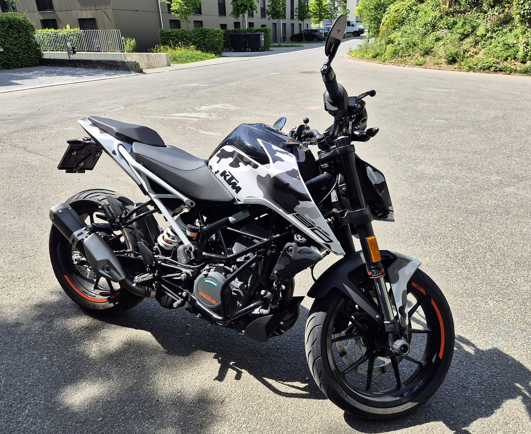 KTM 390 Duke-image-3