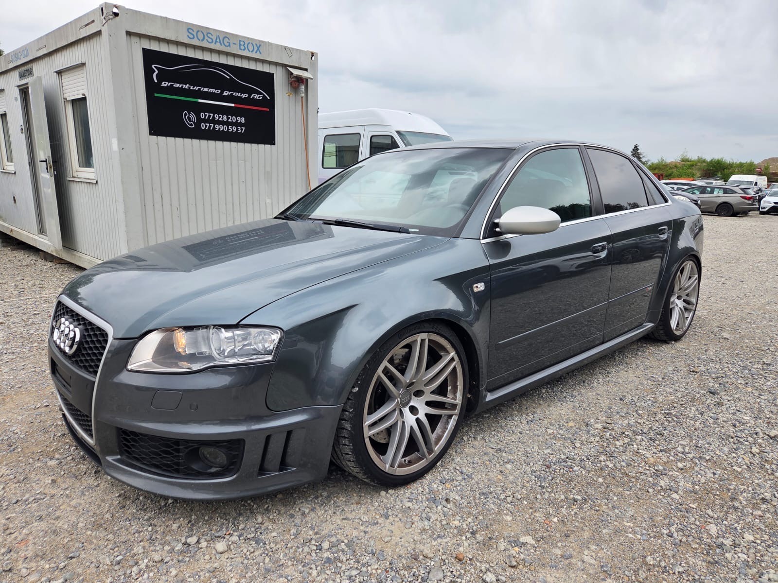 AUDI RS4 Limousine 4.2 V8 quattro-image-2