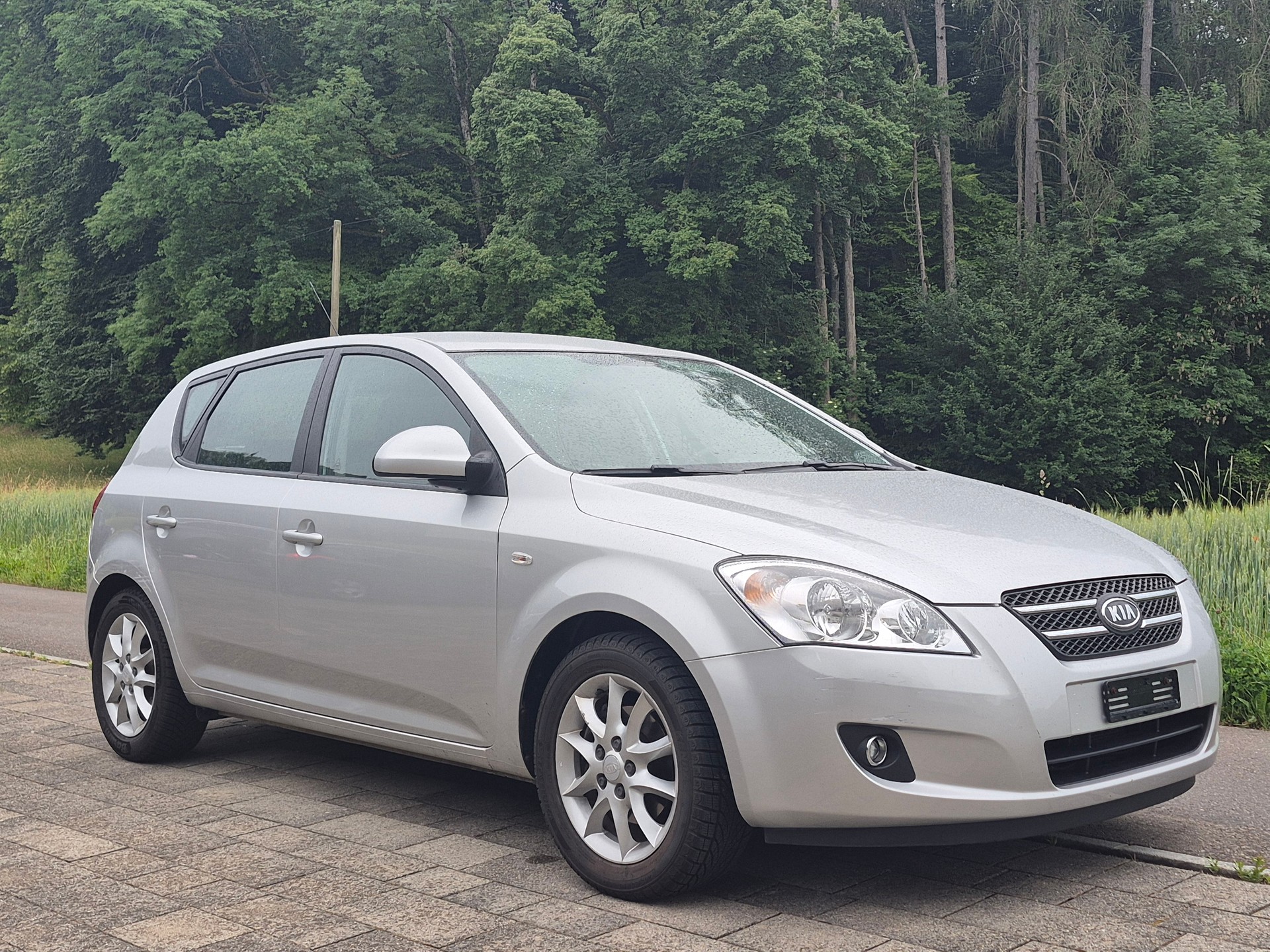 KIA Cee'd 2.0 16V Trend Automatic-image-3