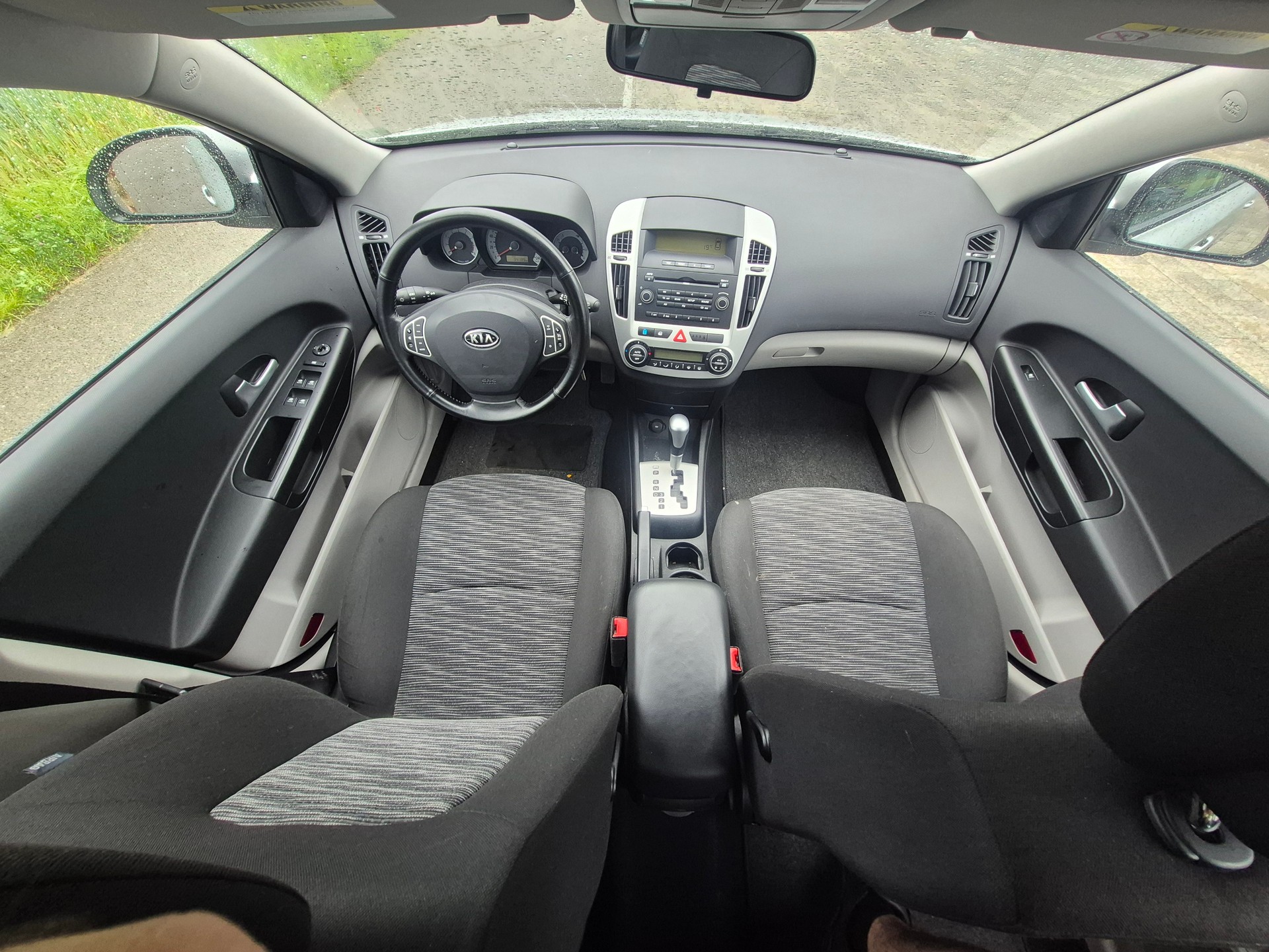 KIA Cee'd 2.0 16V Trend Automatic-image-8