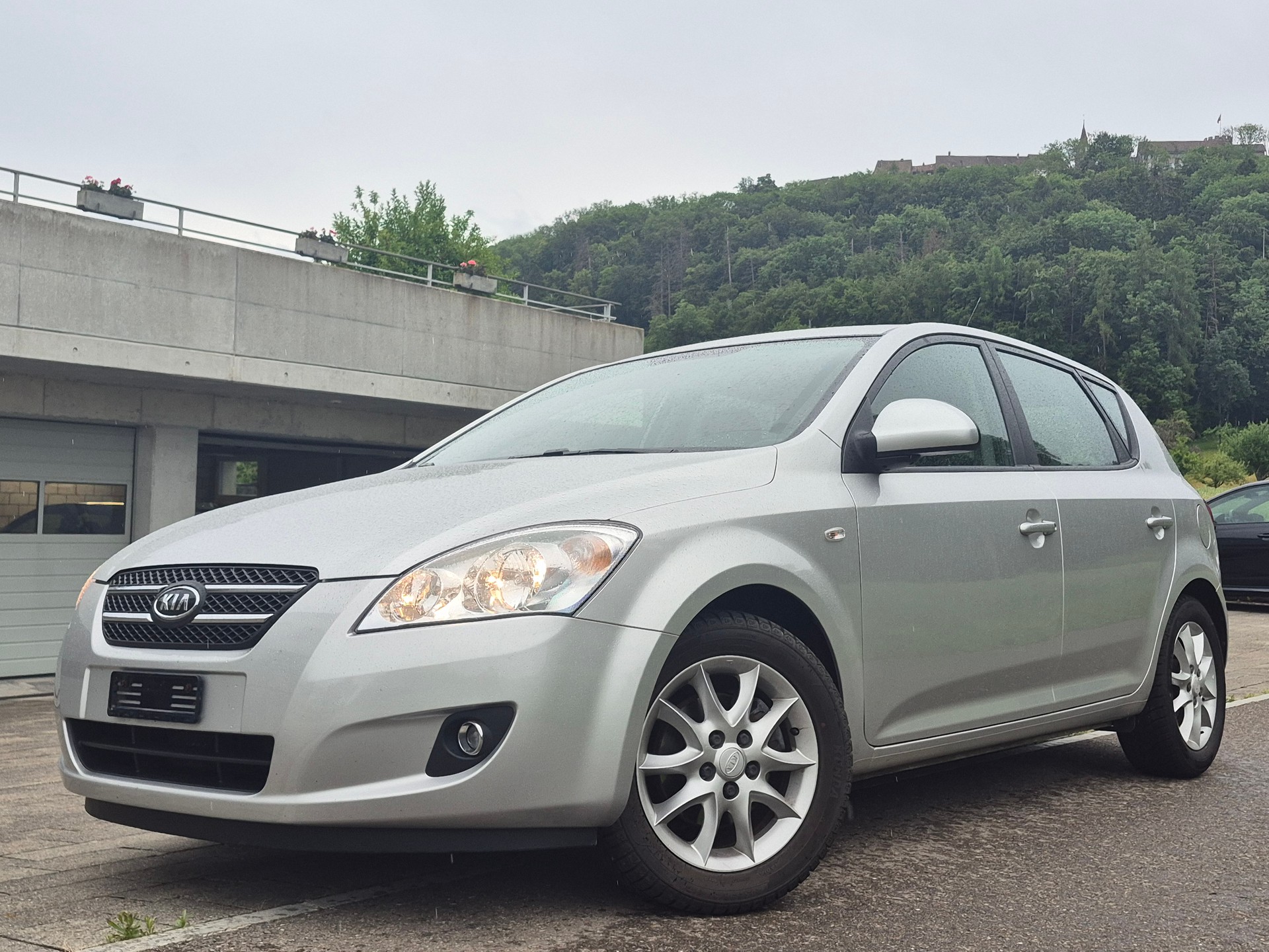 KIA Cee'd 2.0 16V Trend Automatic-image-0