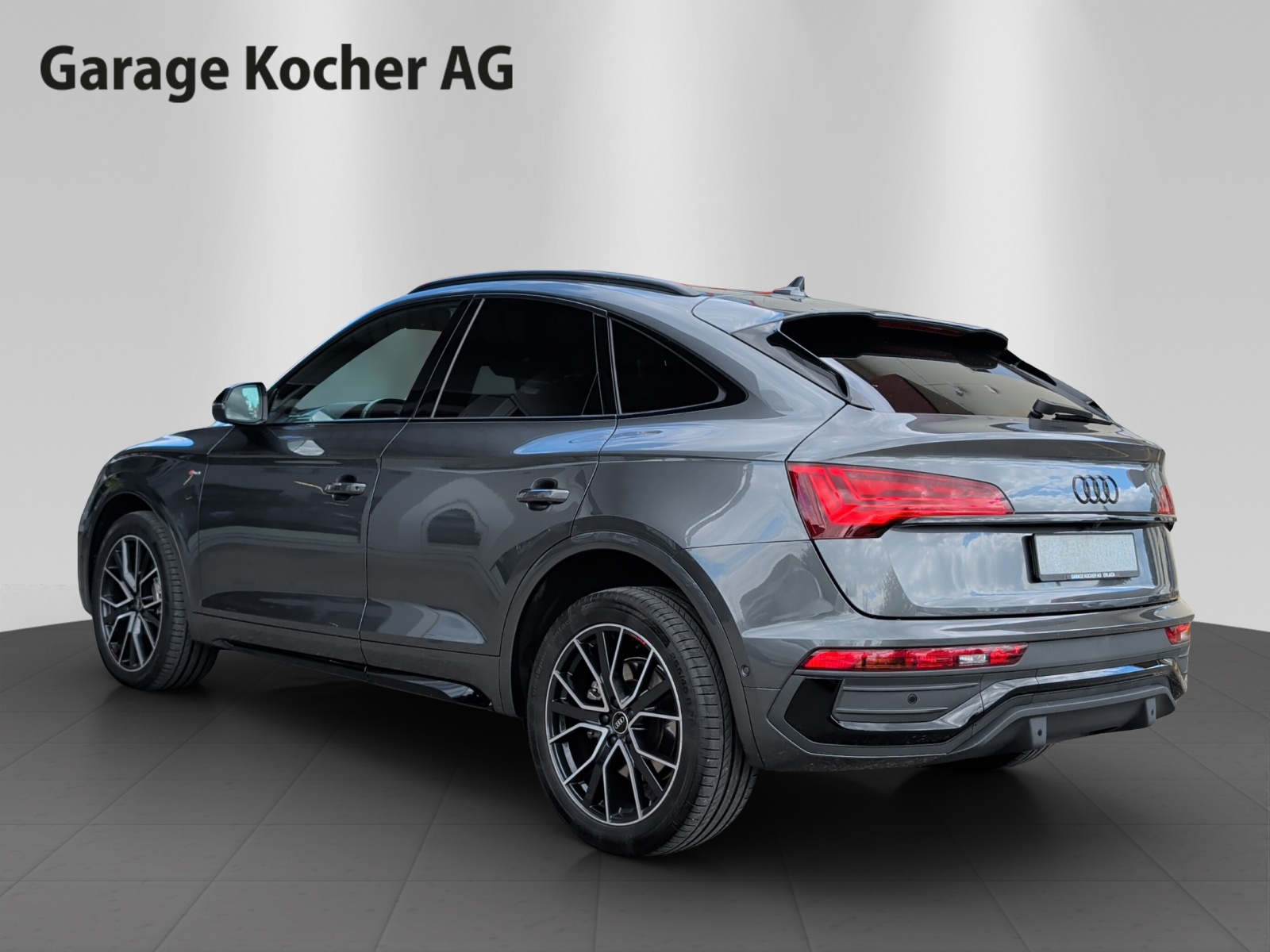 AUDI Q5 Sportback 45 TFSI Black Edition quattro S-tronic-image-4