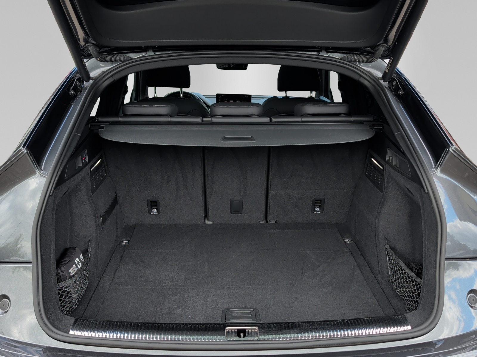 AUDI Q5 Sportback 45 TFSI Black Edition quattro S-tronic-image-11