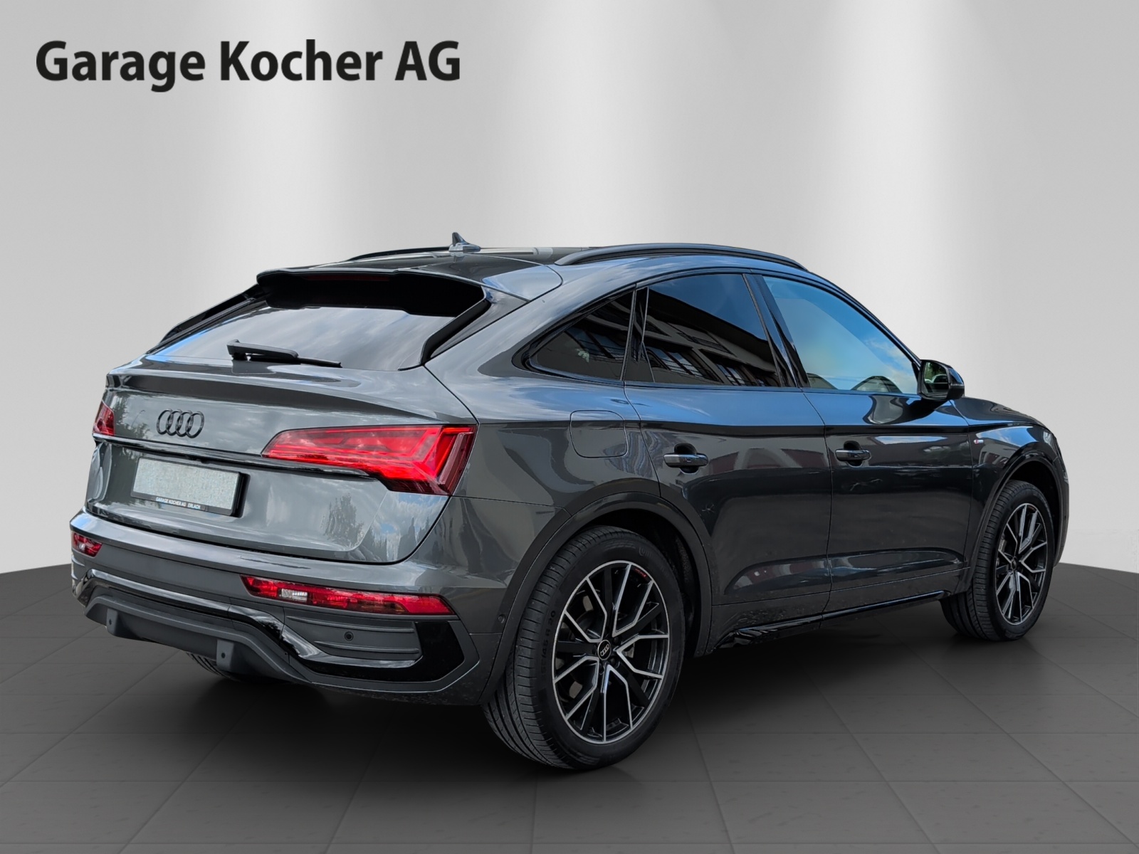 AUDI Q5 Sportback 45 TFSI Black Edition quattro S-tronic-image-5