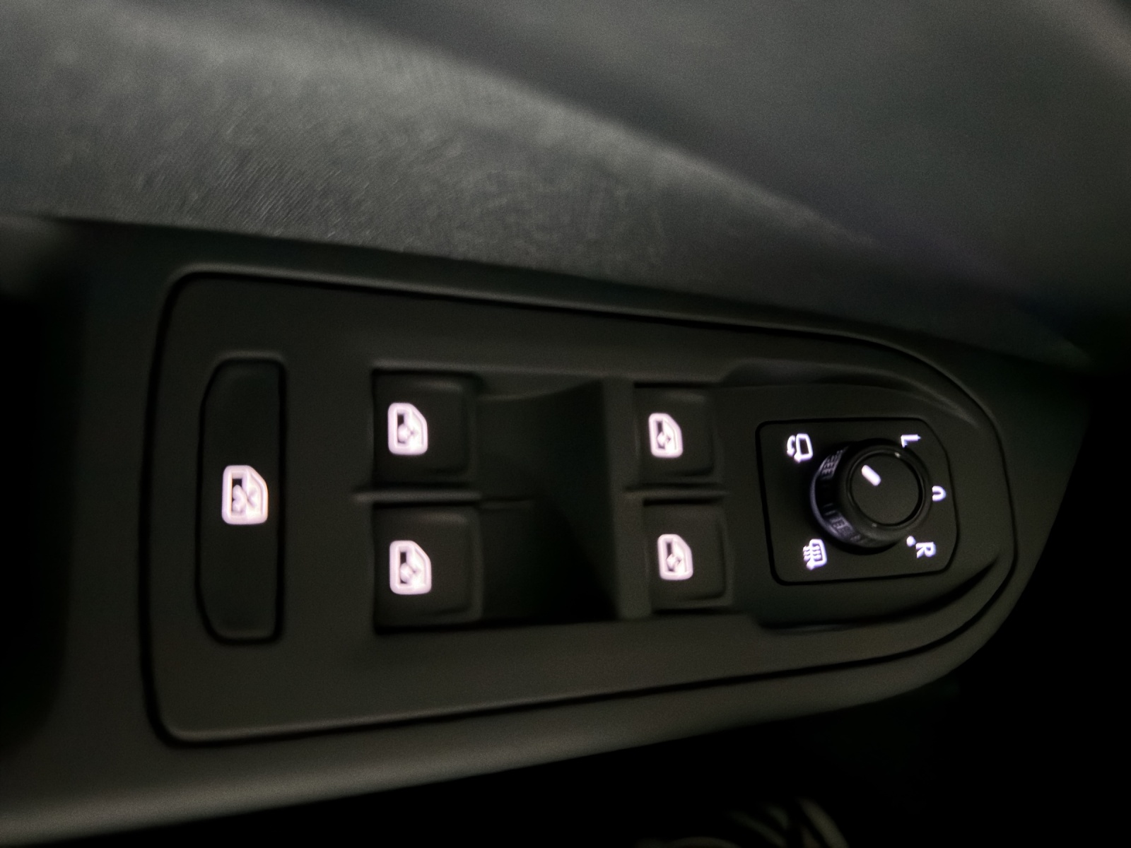 VW Golf Variant 1.5 eTSI mHEV Basis-image-15