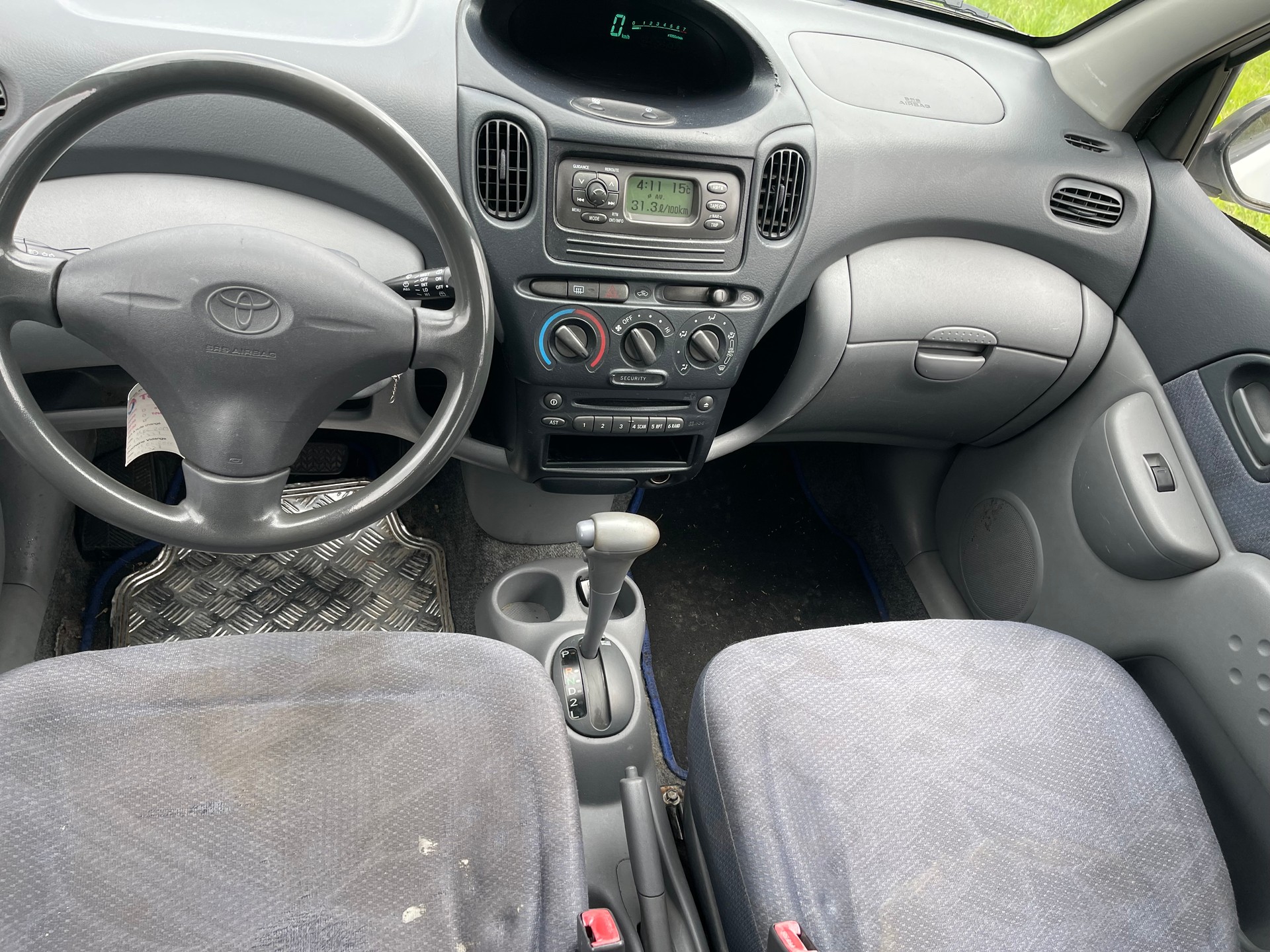 TOYOTA Yaris Verso 1.3 Linea Luna Automatic-image-4