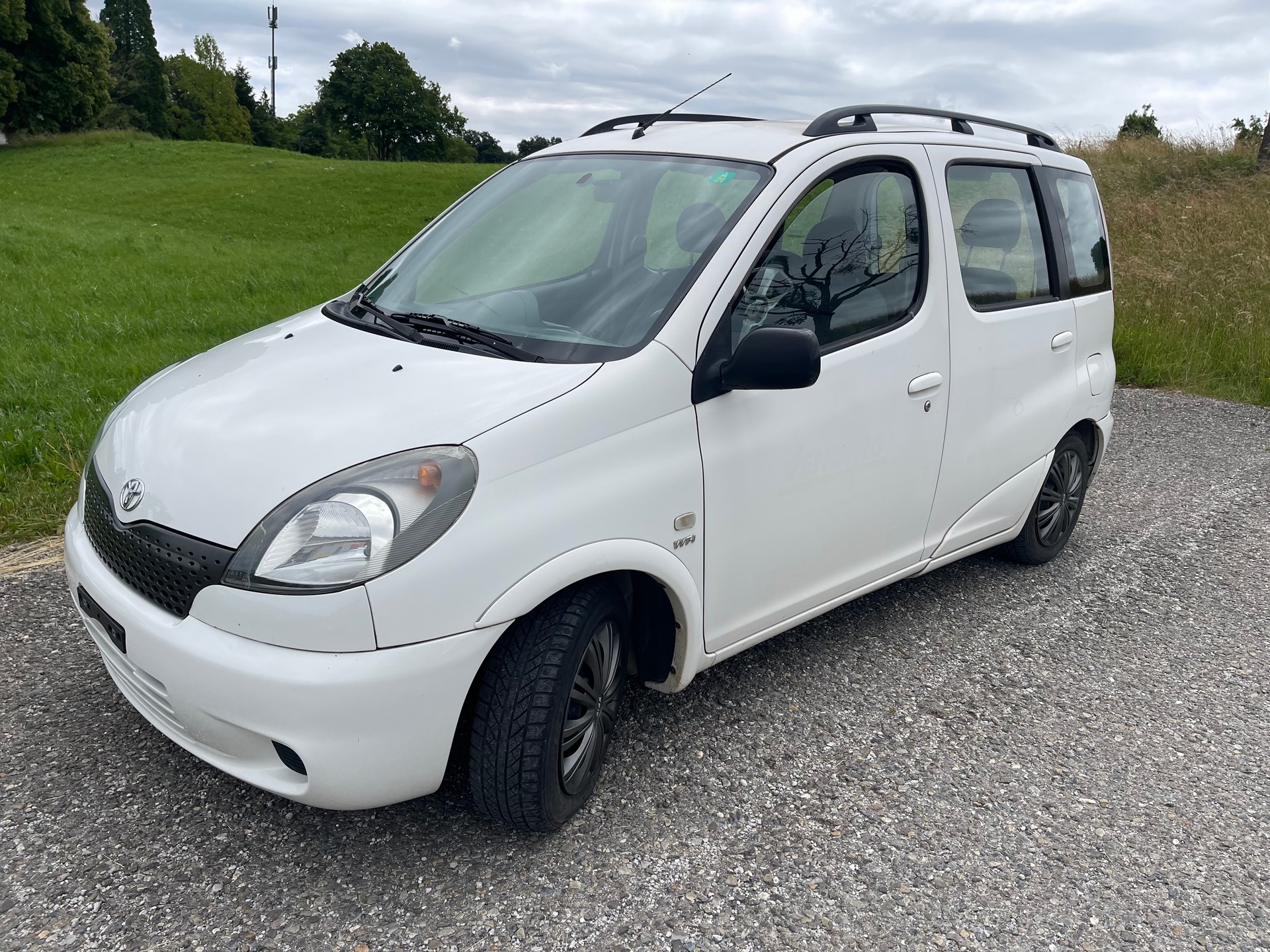 TOYOTA Yaris Verso 1.3 Linea Luna Automatic-image-1