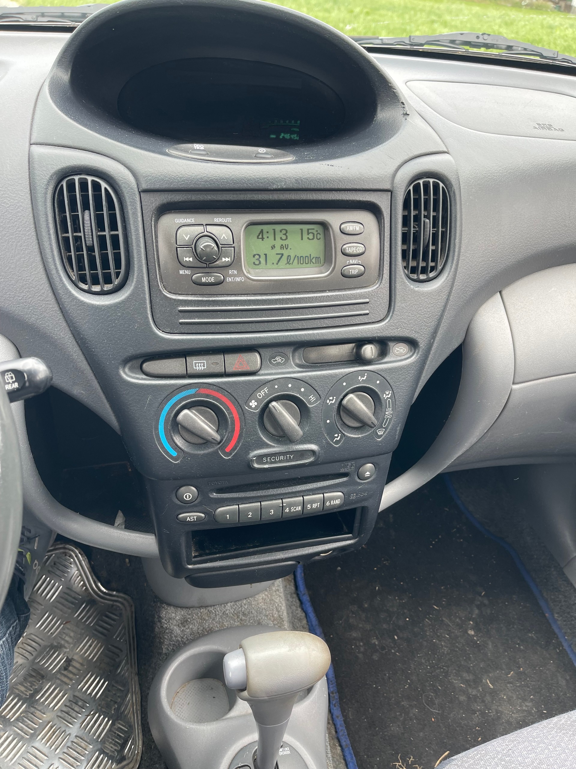 TOYOTA Yaris Verso 1.3 Linea Luna Automatic-image-5