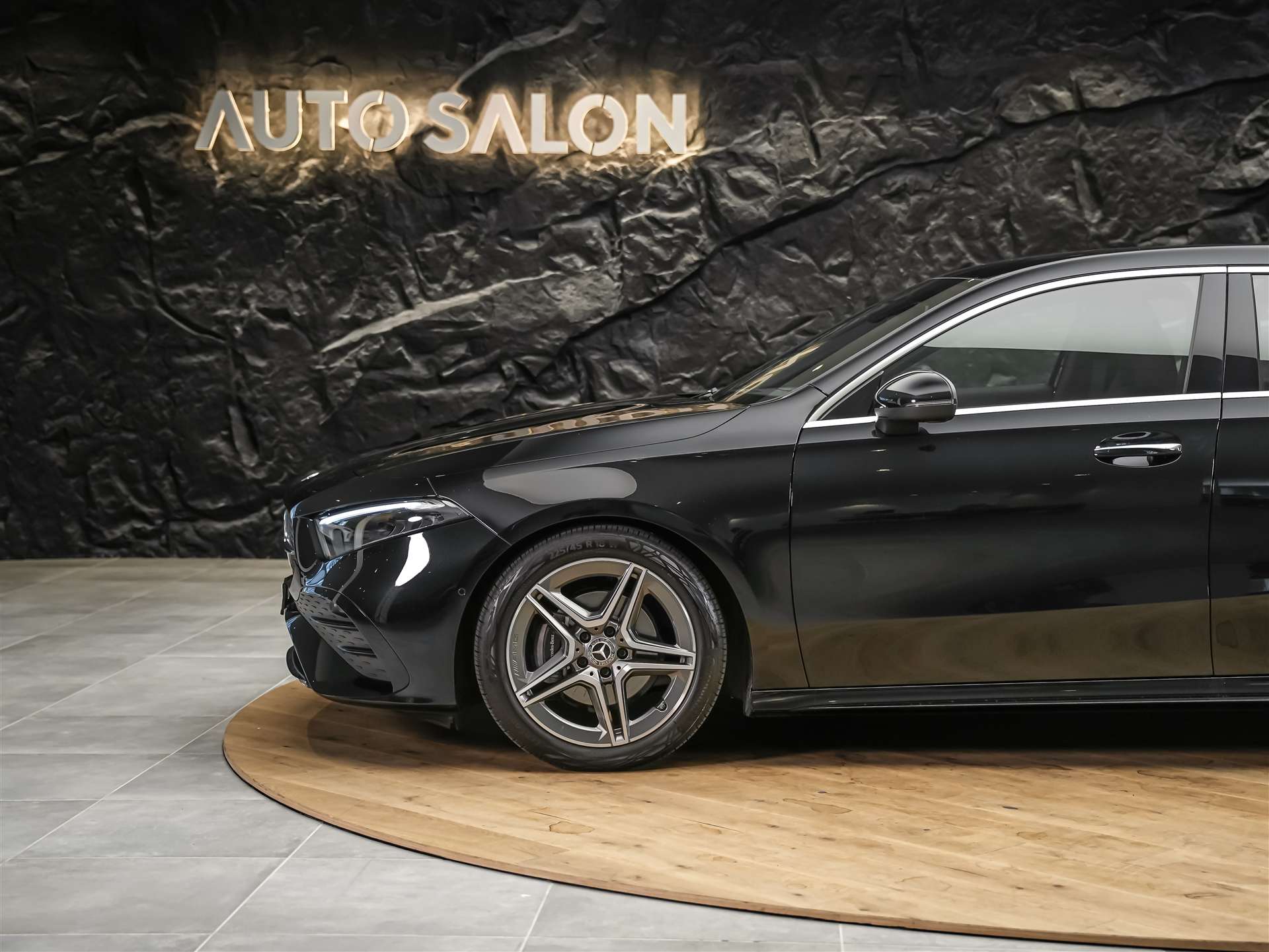 MERCEDES-BENZ A 180 AMG Line 7G-DCT *Facelift*Werksgarantie*Kamera*Abstandsregler-image-14