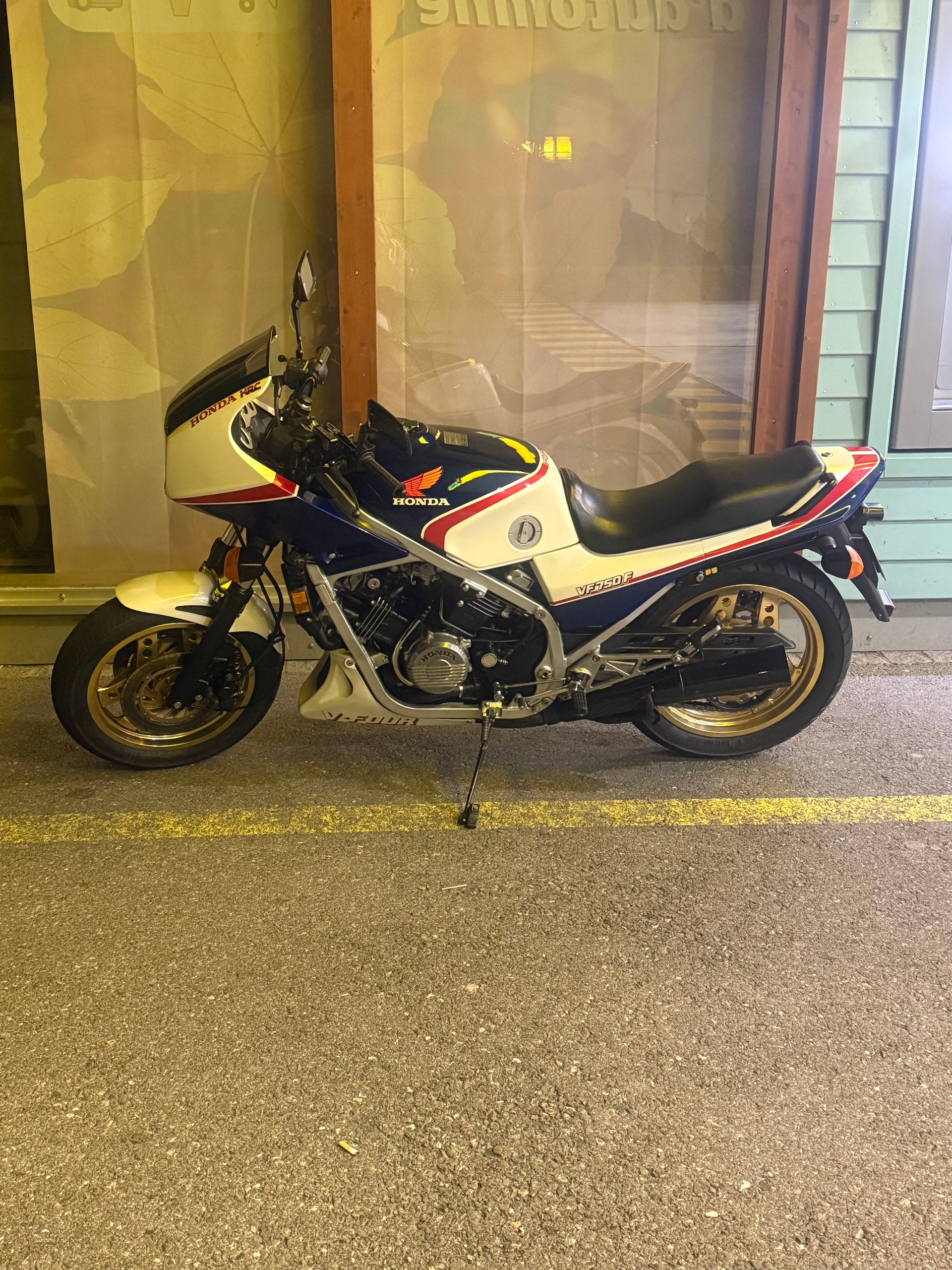 HONDA VF 750 F-image-0