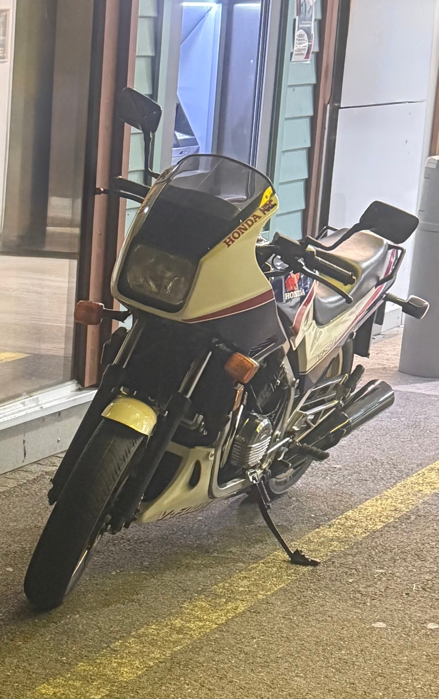 HONDA VF 750 F-image-1