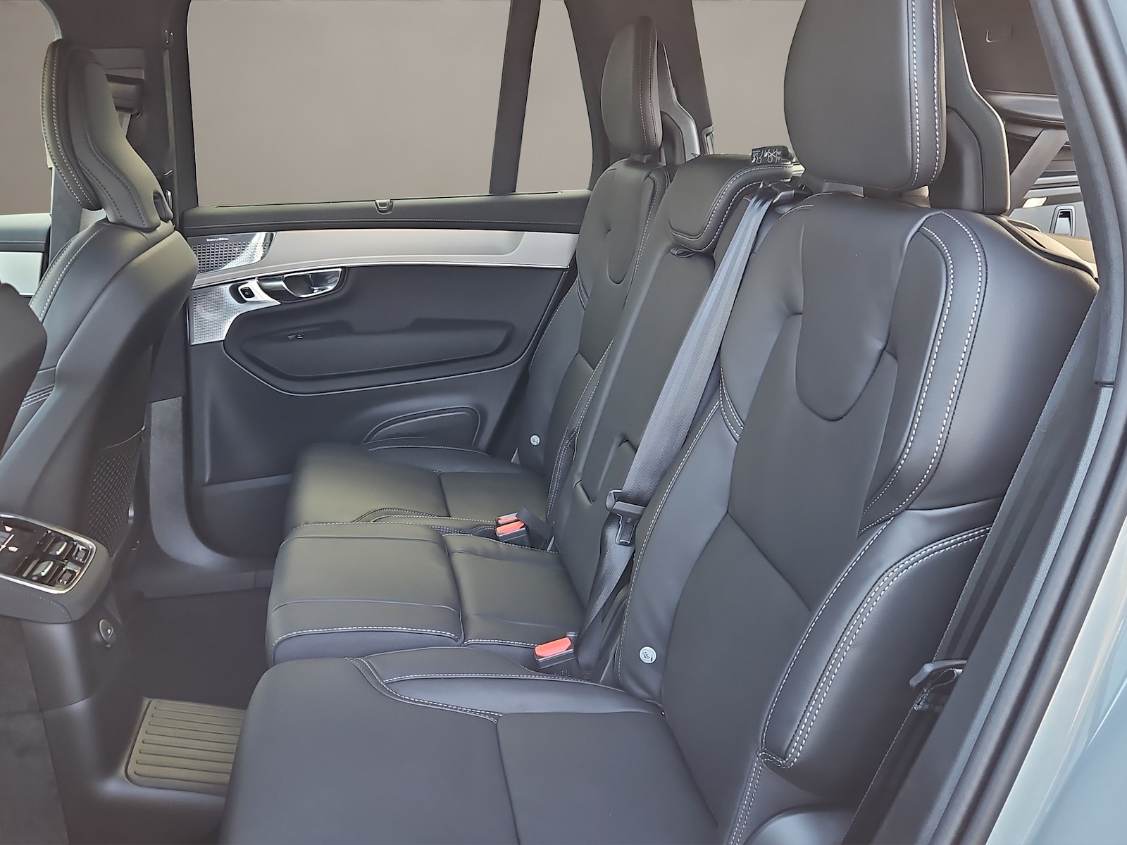 VOLVO XC90 2.0 T8 TE Black Edition eAWD-image-9