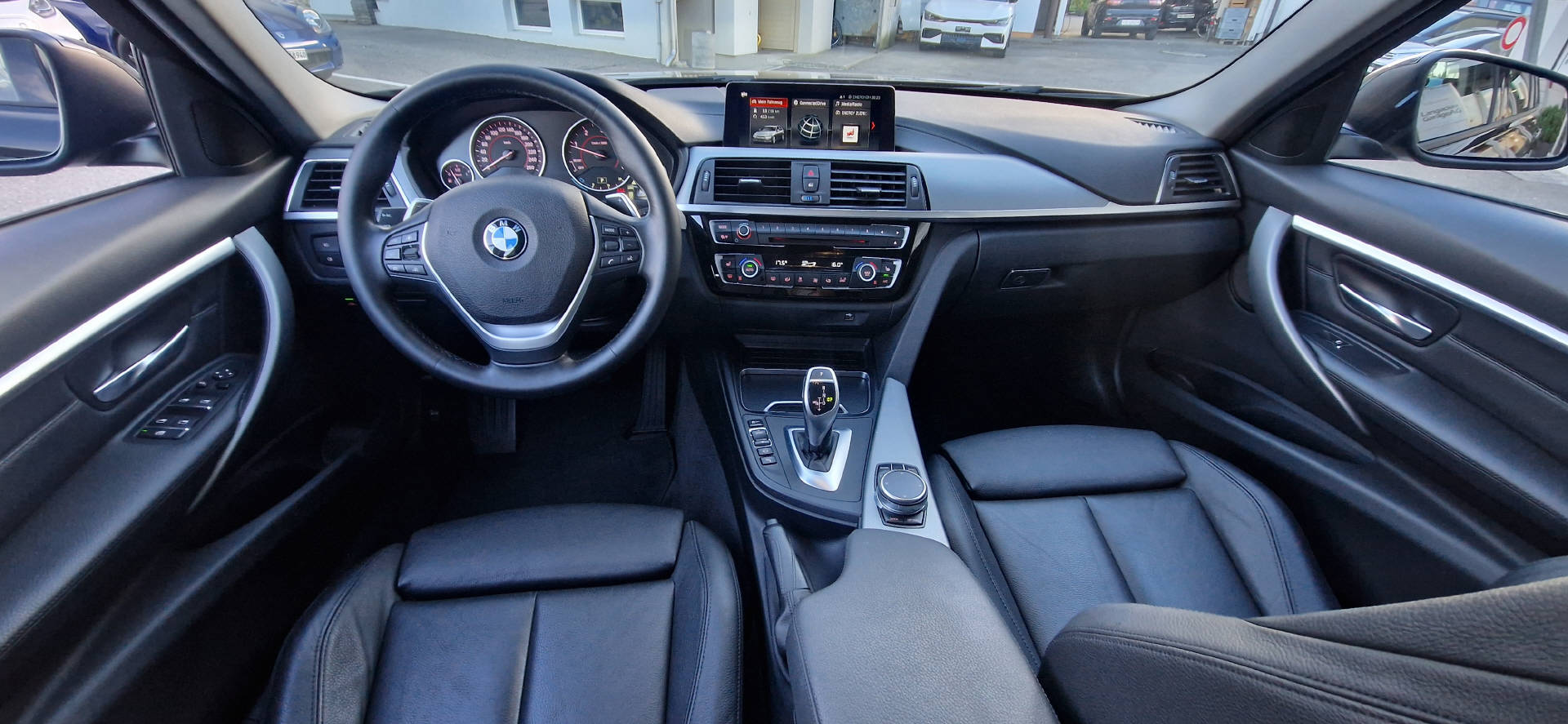 BMW 320d xDrive SAG Touring-image-6