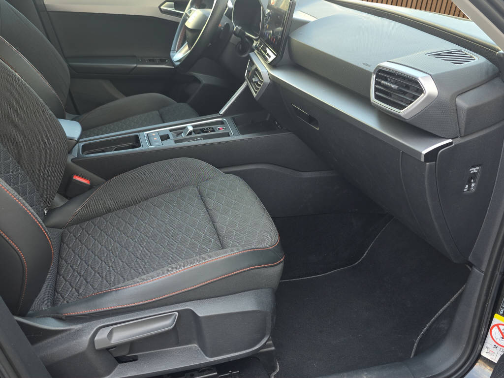 SEAT Leon 1.5 eTSI 150 FR DSG-image-13