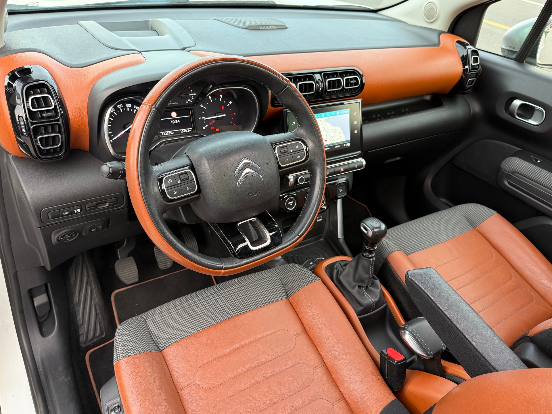 CITROEN C3 Aircross 1.2i PureTech Shine - Nouvelle Expertise : 11.08.2026 & Courroie de Distribution & Pompe à eau + Grand Service Fait-image-14