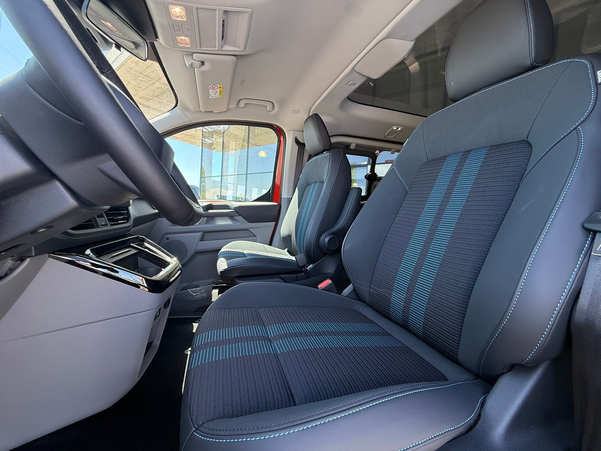 FORD Tourneo Bus 320 L1H1 Sport Automat 4x4-image-7