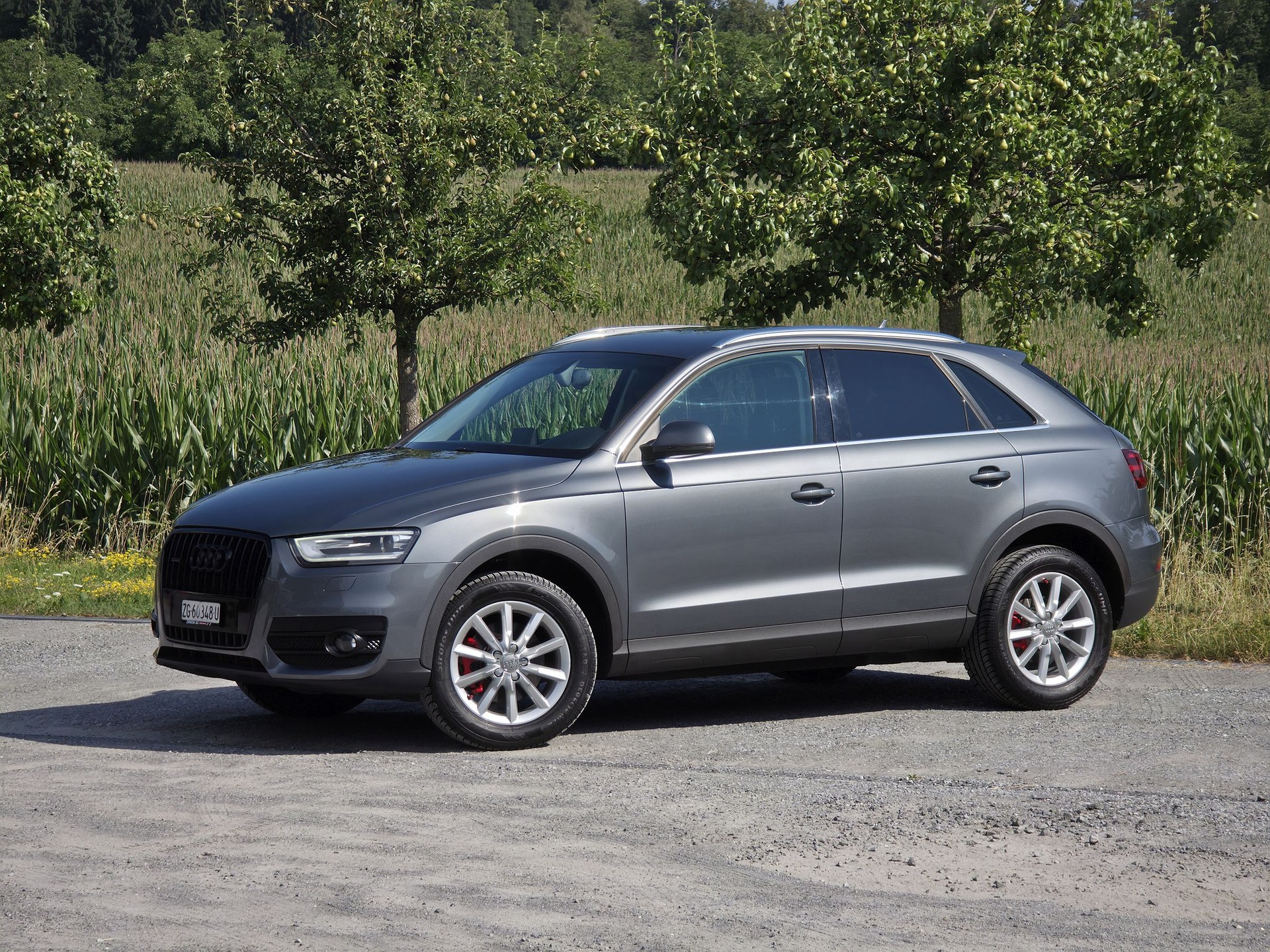 AUDI Q3 2.0 TFSI quattro-showroom-element-3