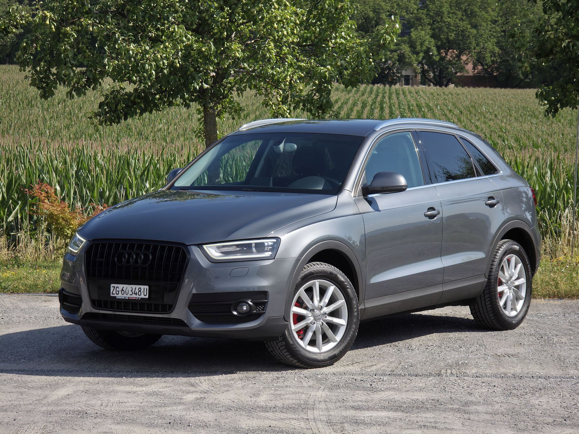 AUDI Q3 2.0 TFSI quattro-showroom-element-1