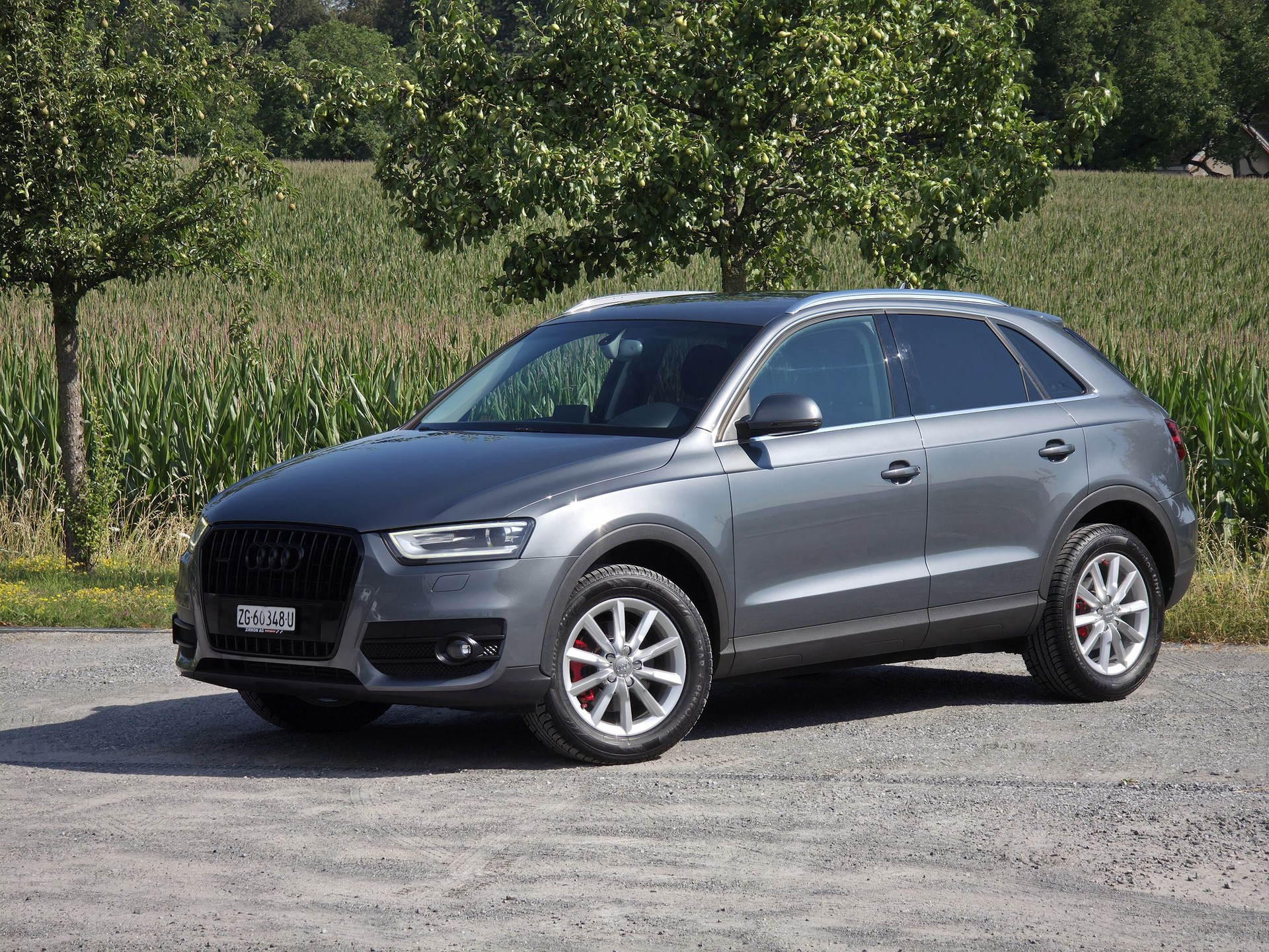 AUDI Q3 2.0 TFSI quattro-showroom-element-2