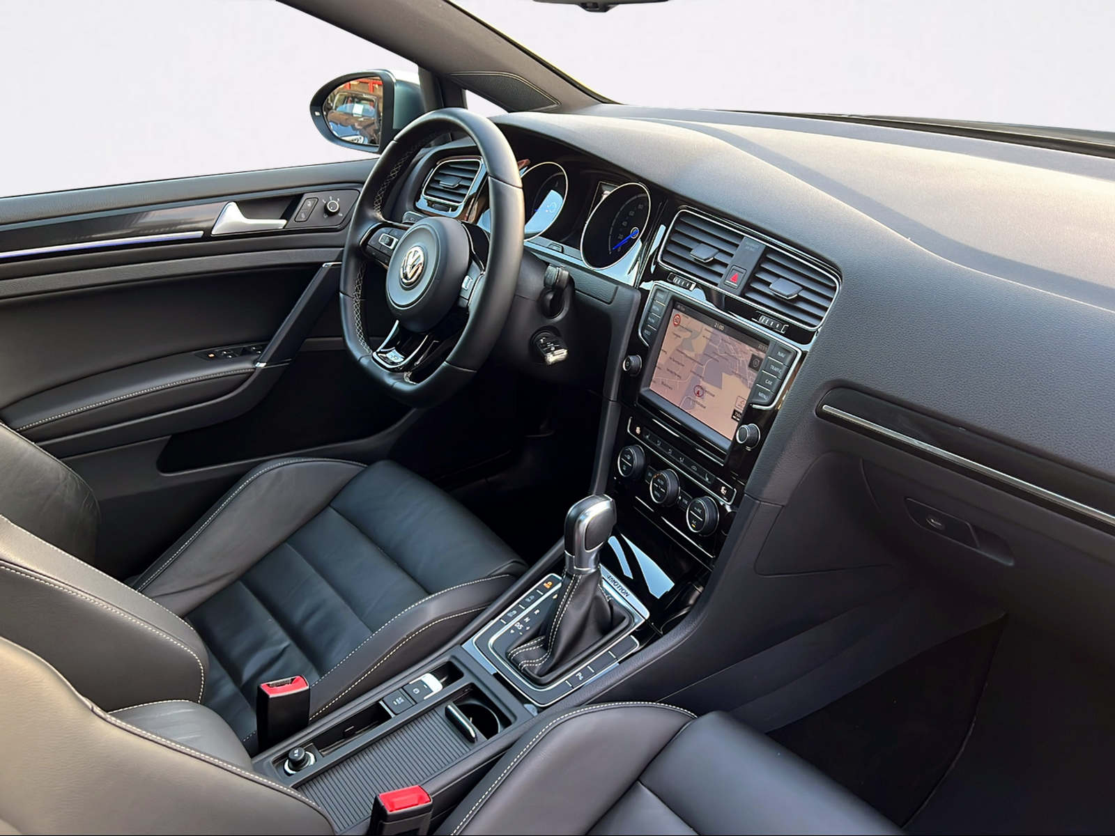 VW Golf 2.0 TSI R 4Motion DSG-image-3