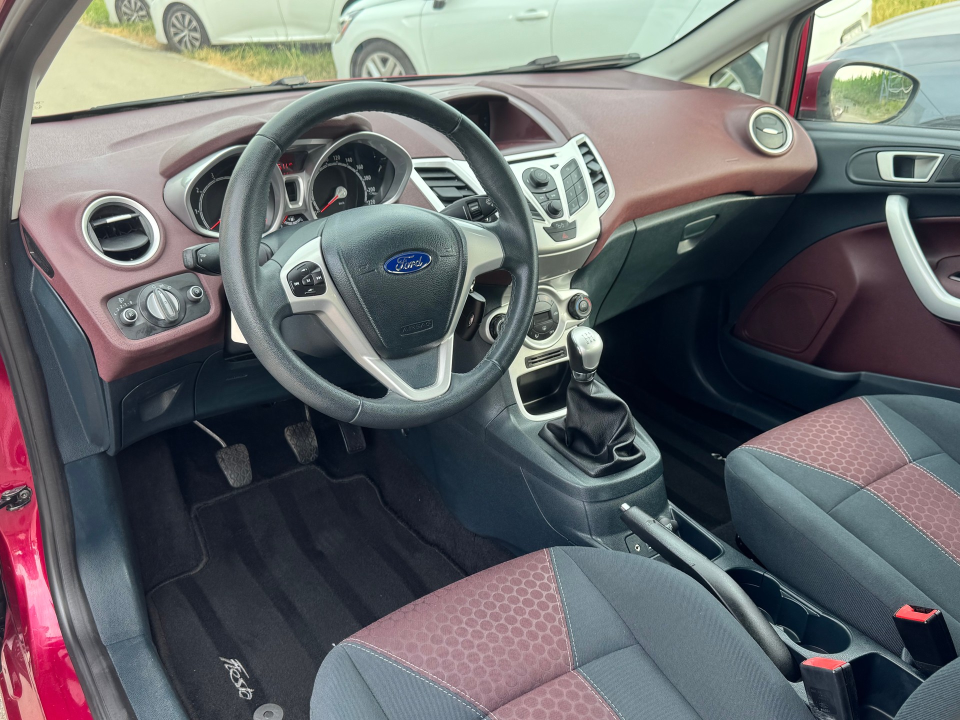 FORD Fiesta 1.6 16V Titanium-image-5