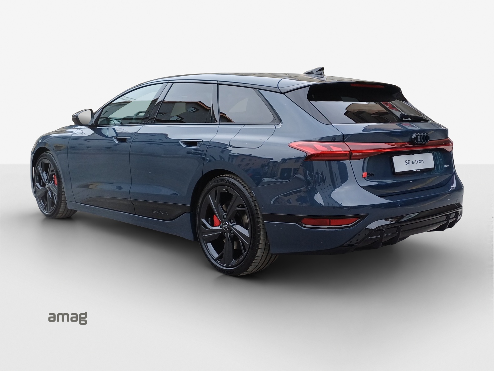 AUDI S6 Avant e-tron quattro-showroom-element-2