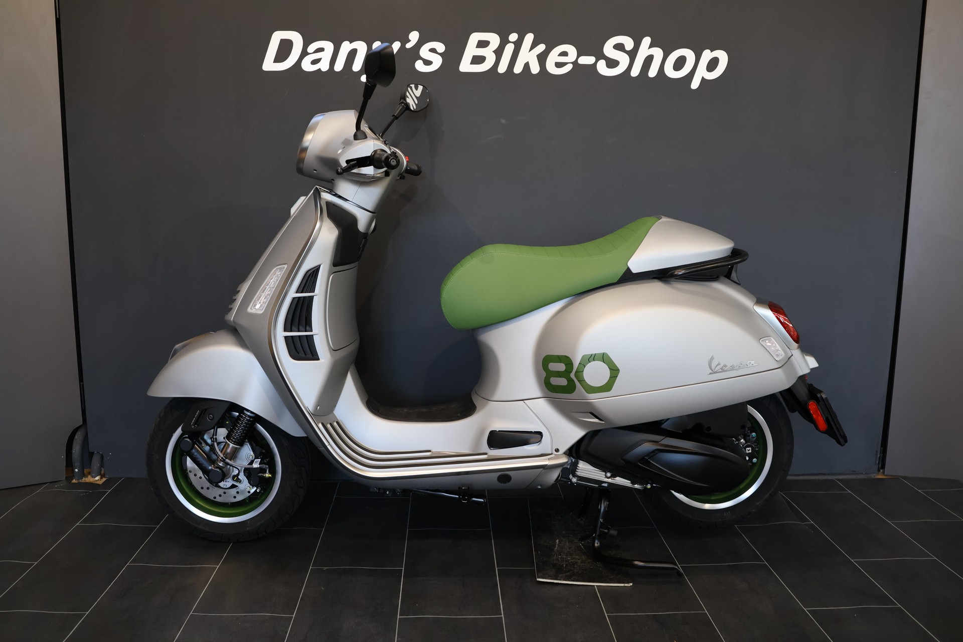 PIAGGIO Vespa GTS 310 Edizione Ottantesimo No: 31/1946 (4 Jahre Garantie)-showroom-element-3