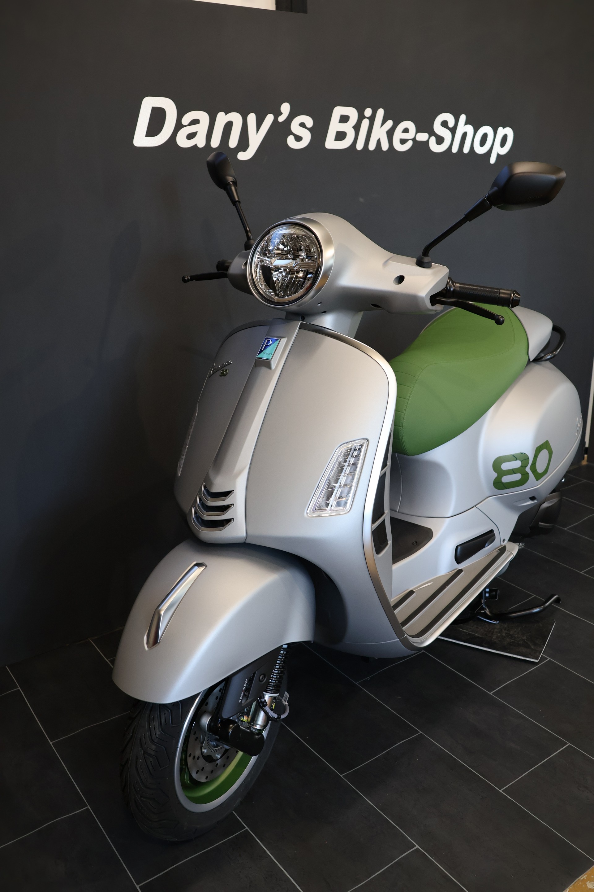 PIAGGIO Vespa GTS 310 Edizione Ottantesimo No: 31/1946 (4 Jahre Garantie)-image-4