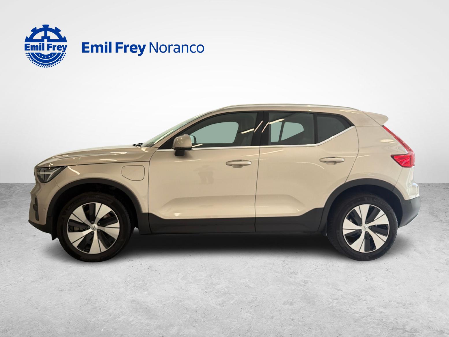 VOLVO XC40 1.5 T5 PiH Plus Bright-showroom-element-2