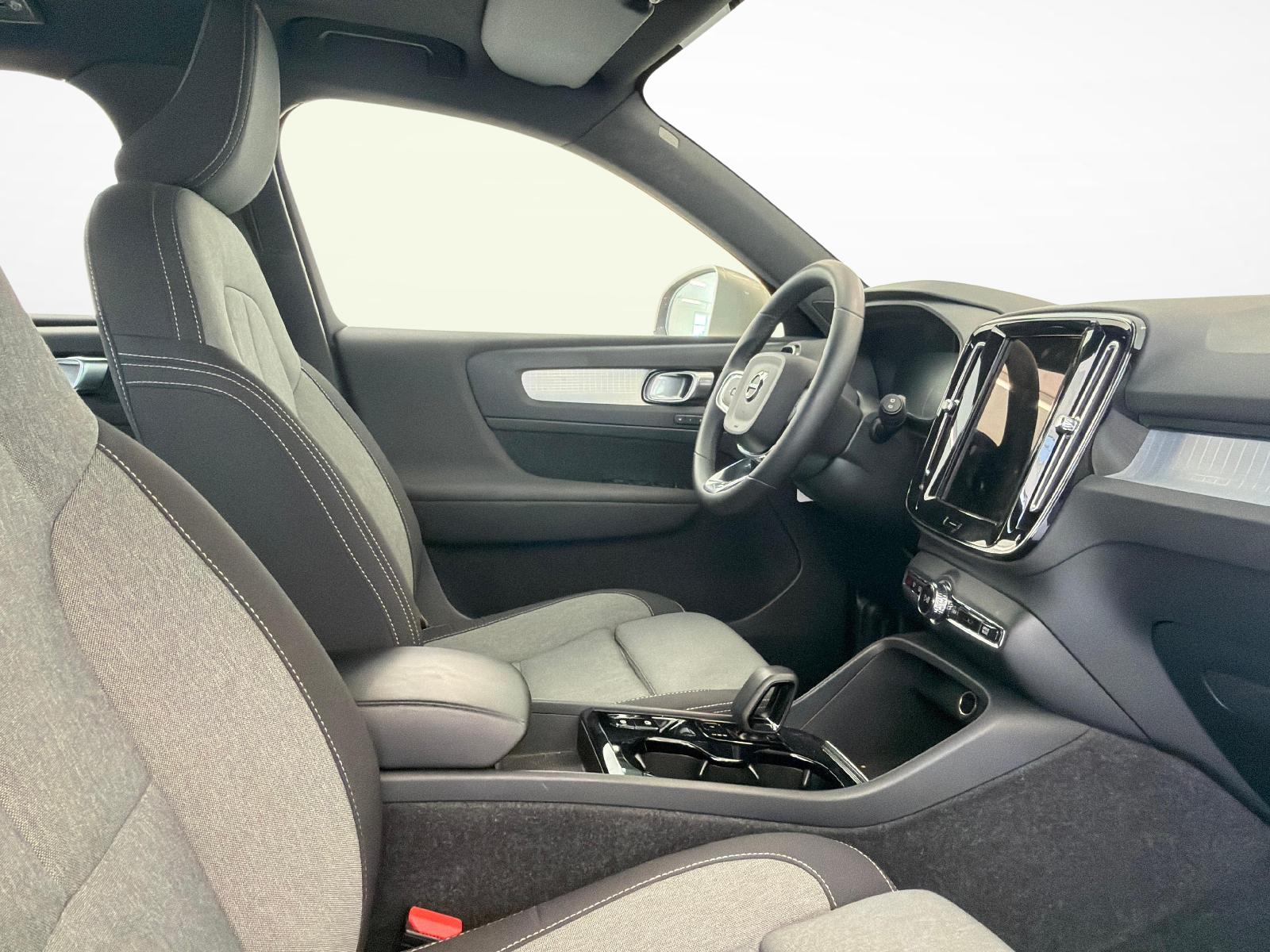 VOLVO XC40 1.5 T5 PiH Plus Bright-image-10