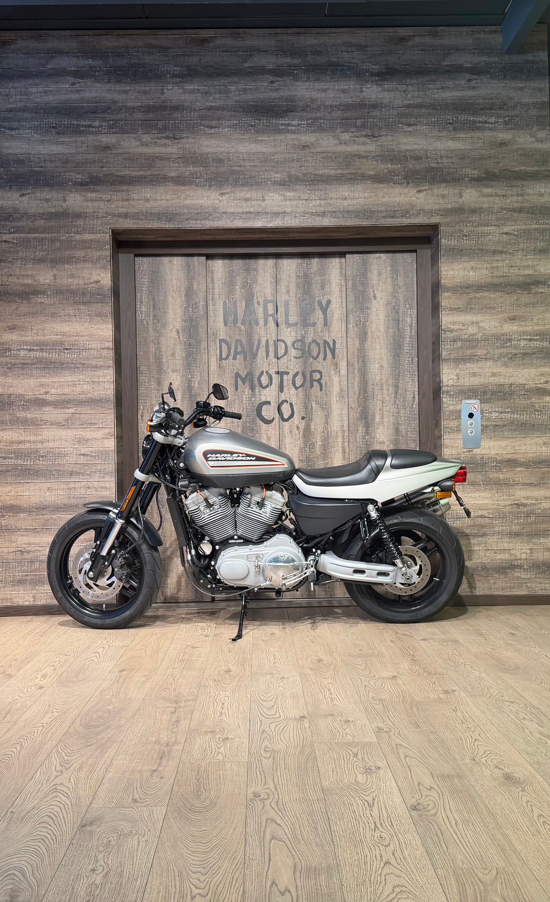 HARLEY-DAVIDSON XR 1200-showroom-element-3
