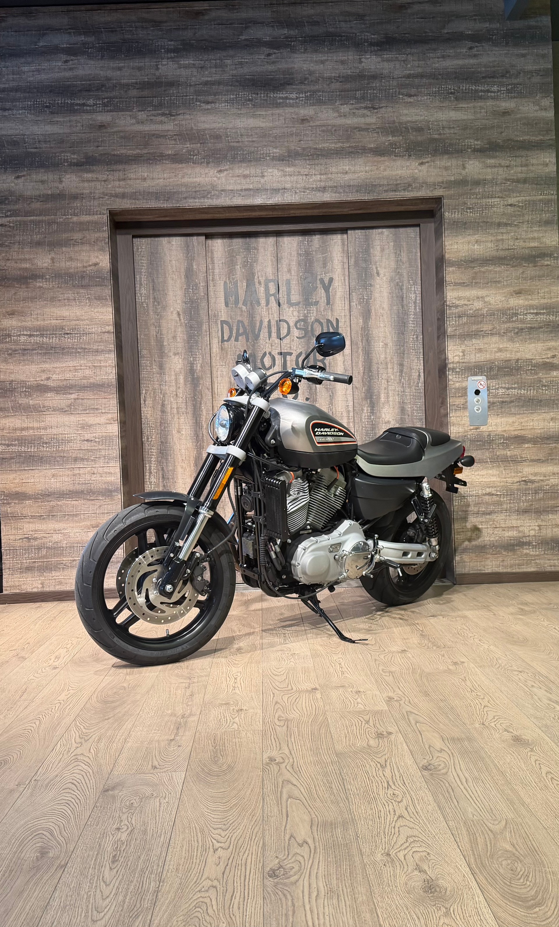 HARLEY-DAVIDSON XR 1200-showroom-element-2