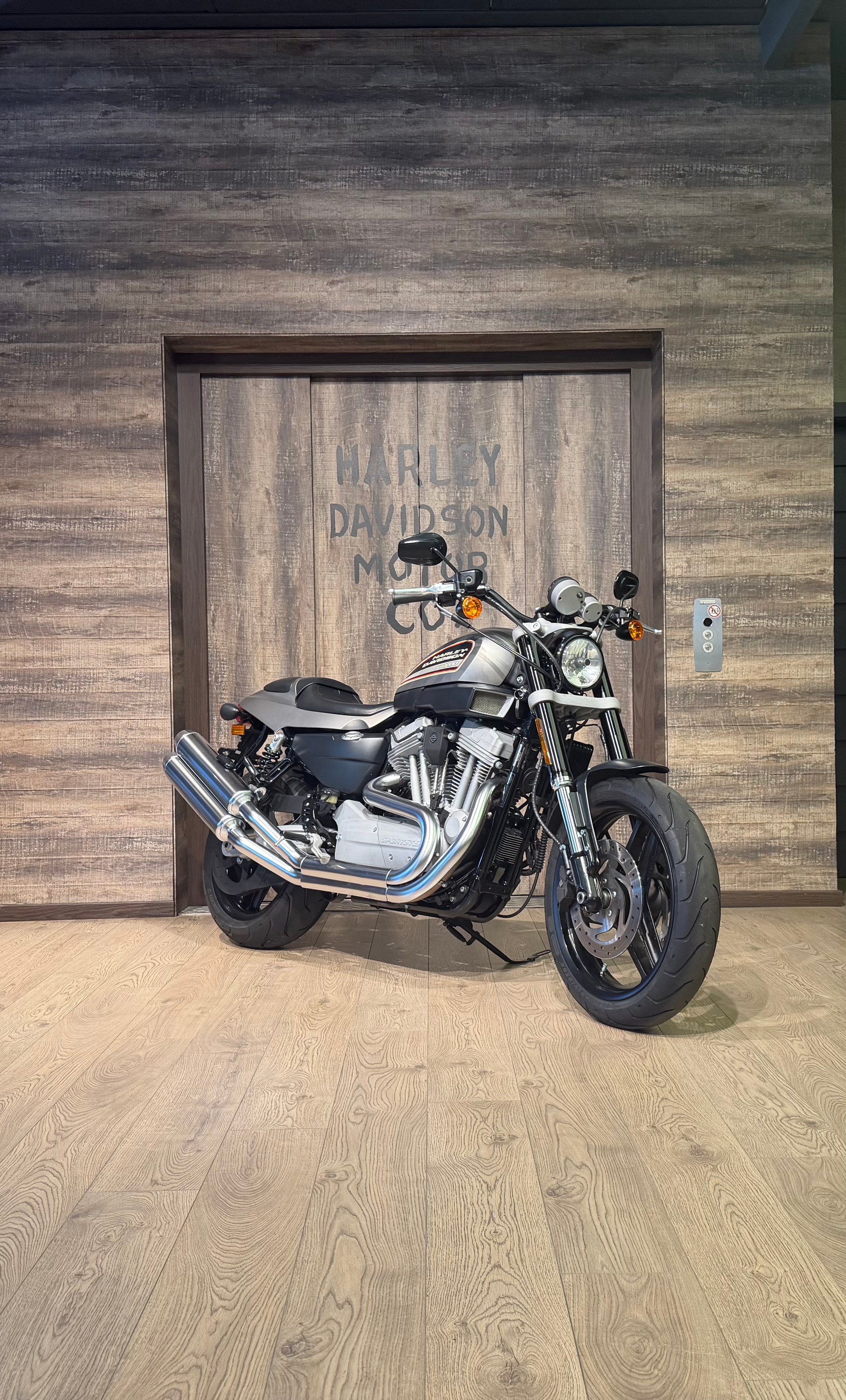 HARLEY-DAVIDSON XR 1200-showroom-element-1