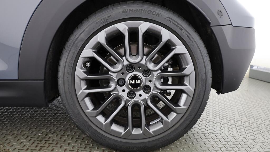 MINI Cooper C Cabrio-image-9