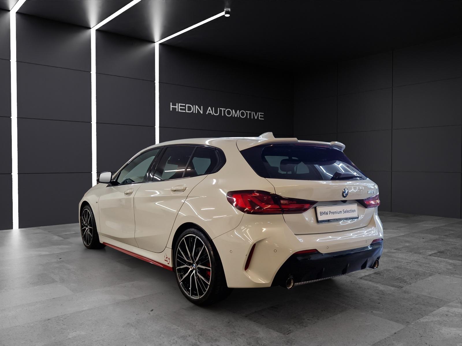 BMW 128ti-showroom-element-2