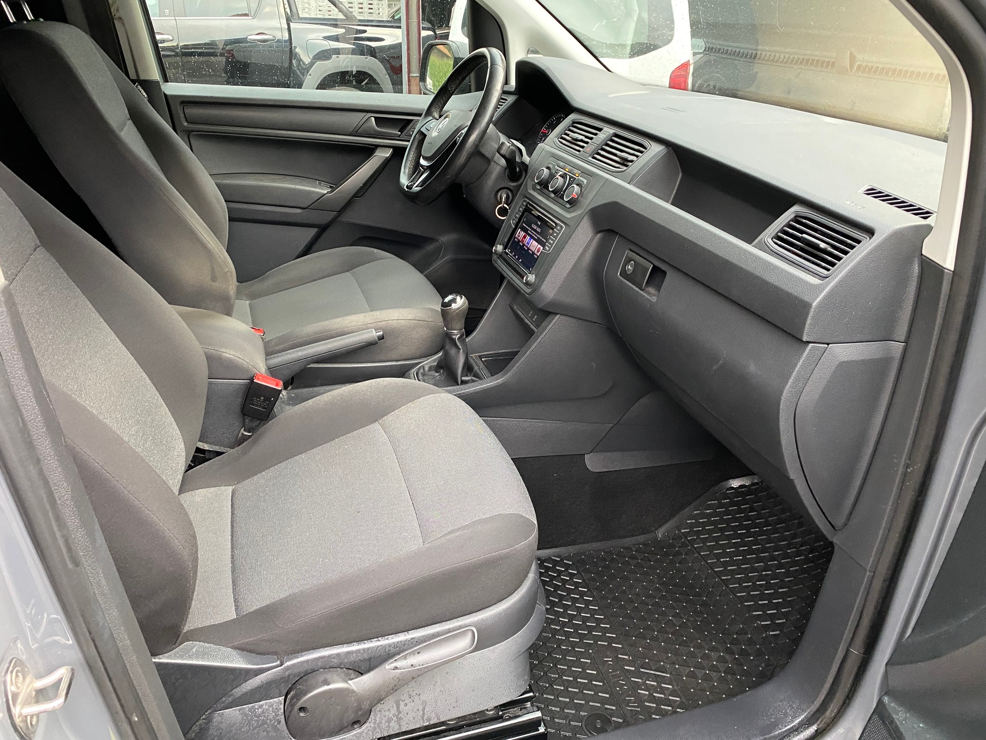 VW Caddy Maxi 2.0TDI 4Motion BlueMotion Technology-image-5