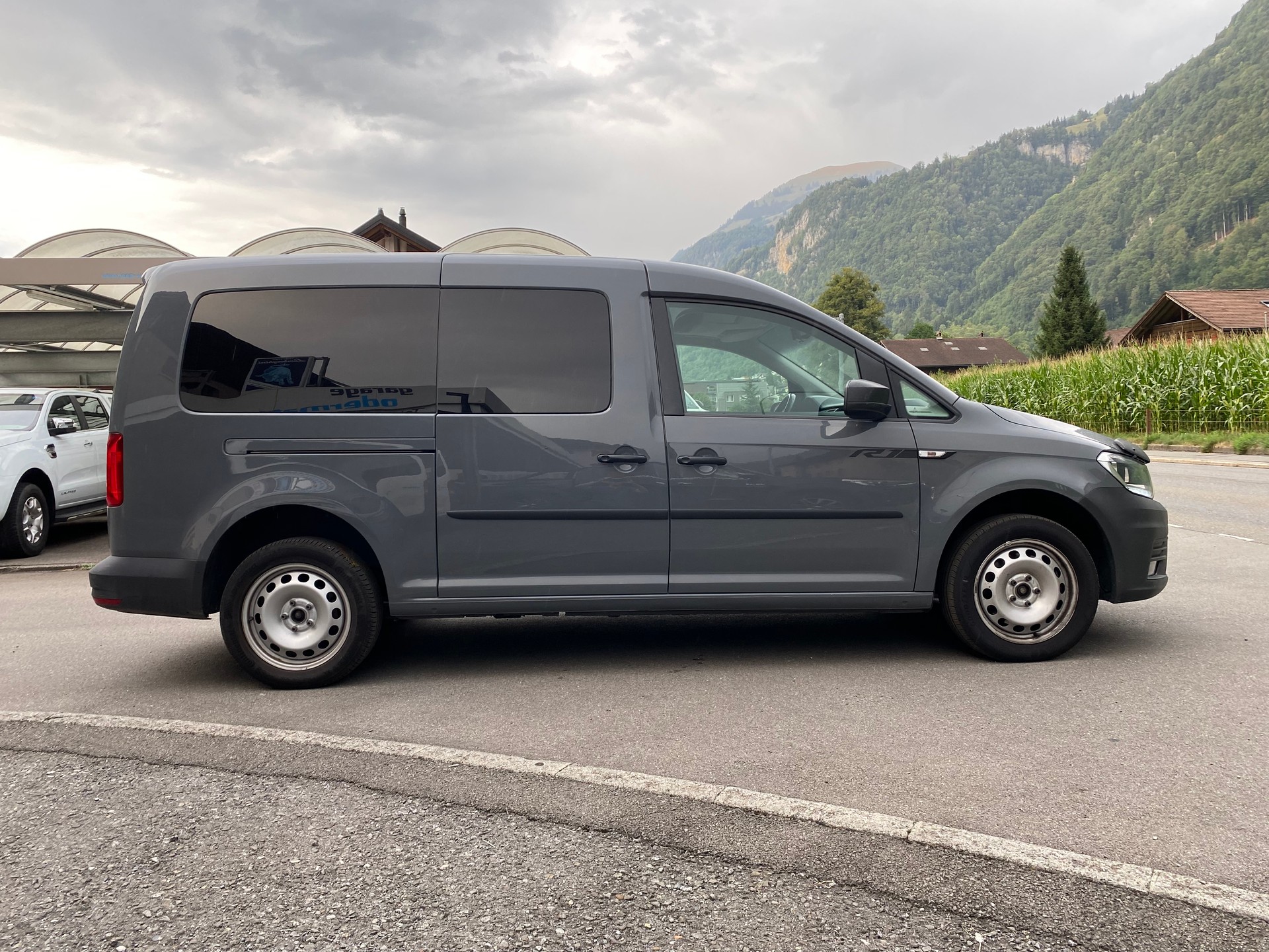 VW Caddy Maxi 2.0TDI 4Motion BlueMotion Technology-image-12