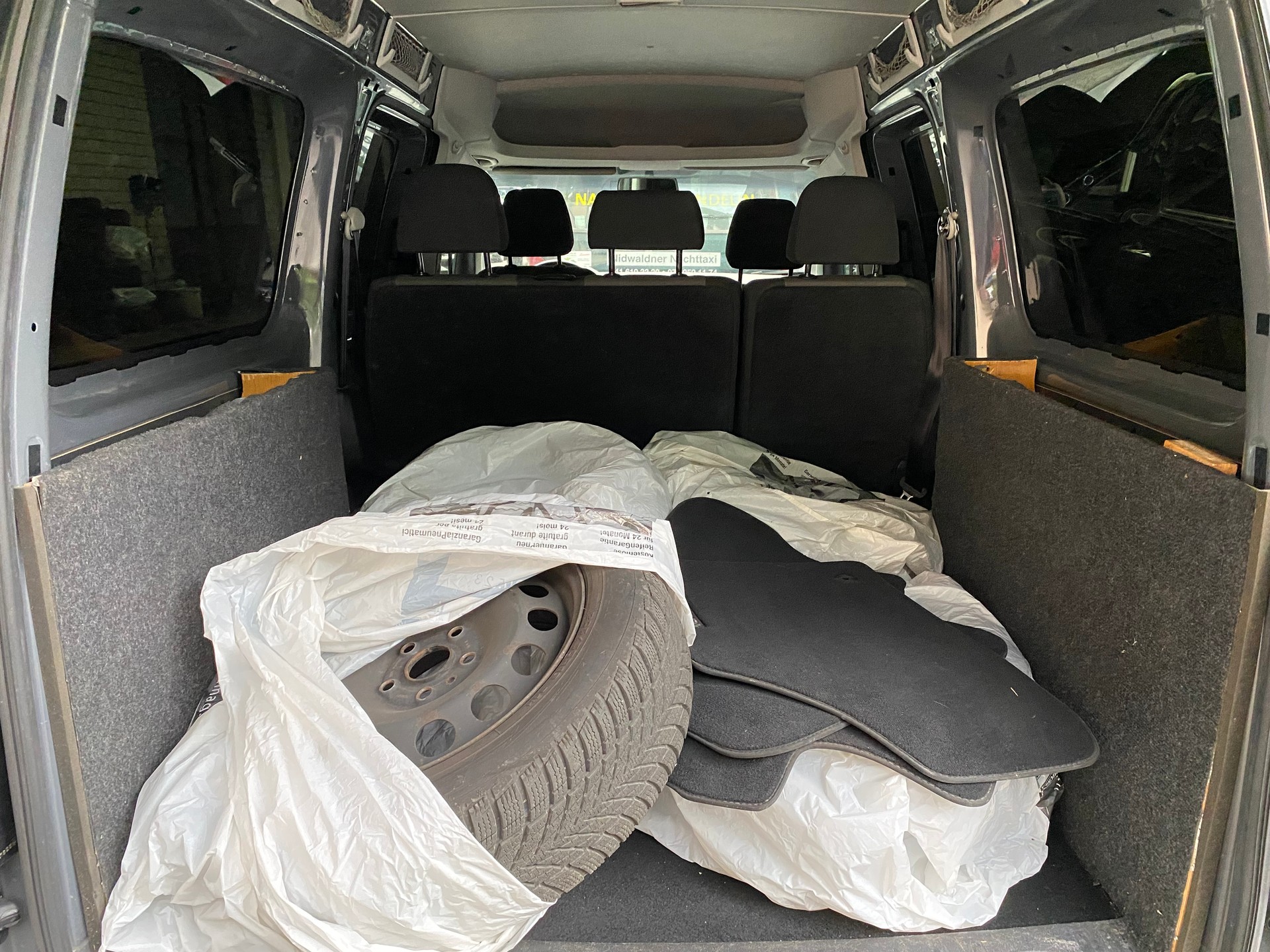 VW Caddy Maxi 2.0TDI 4Motion BlueMotion Technology-image-8