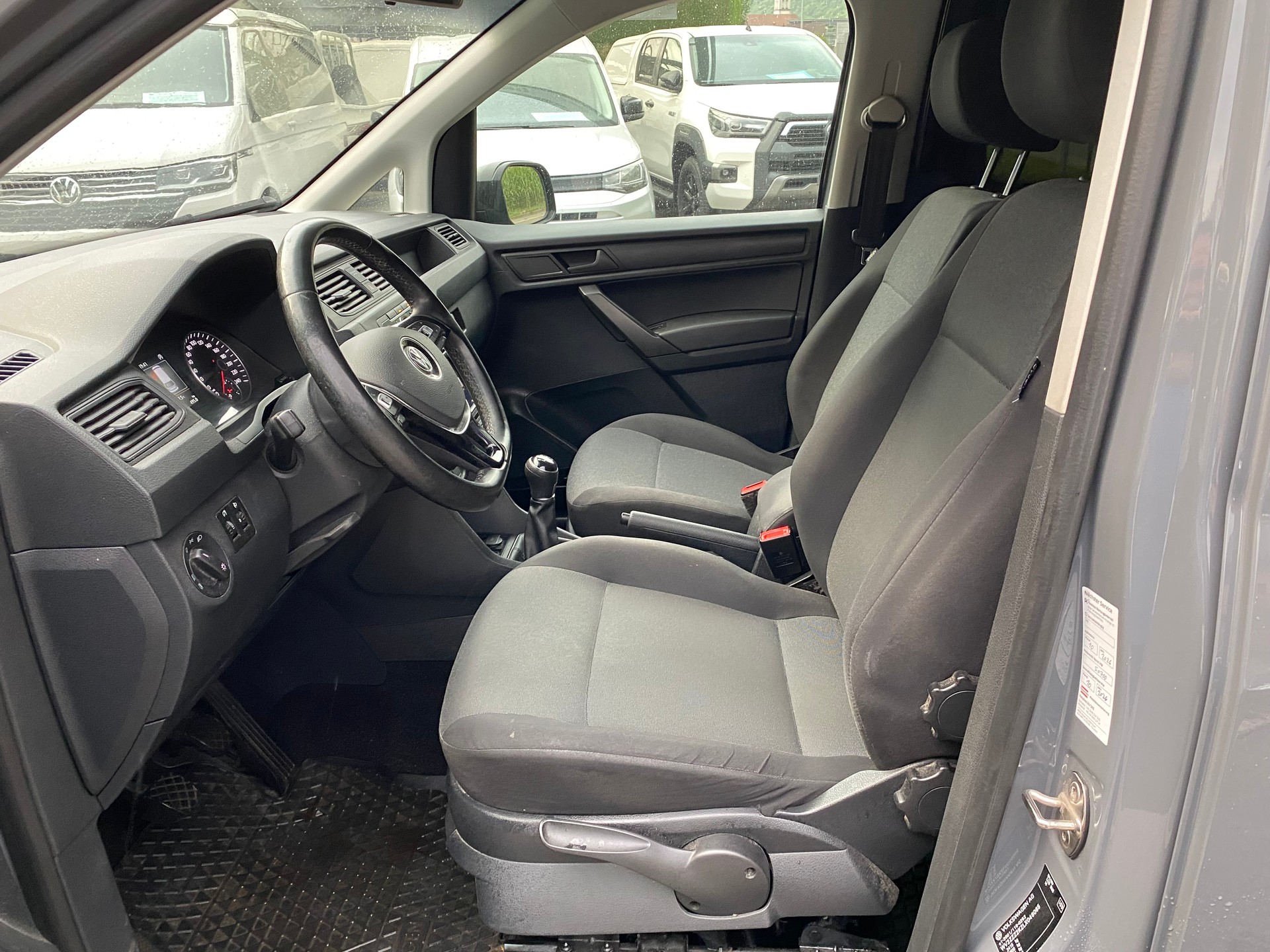 VW Caddy Maxi 2.0TDI 4Motion BlueMotion Technology-image-2