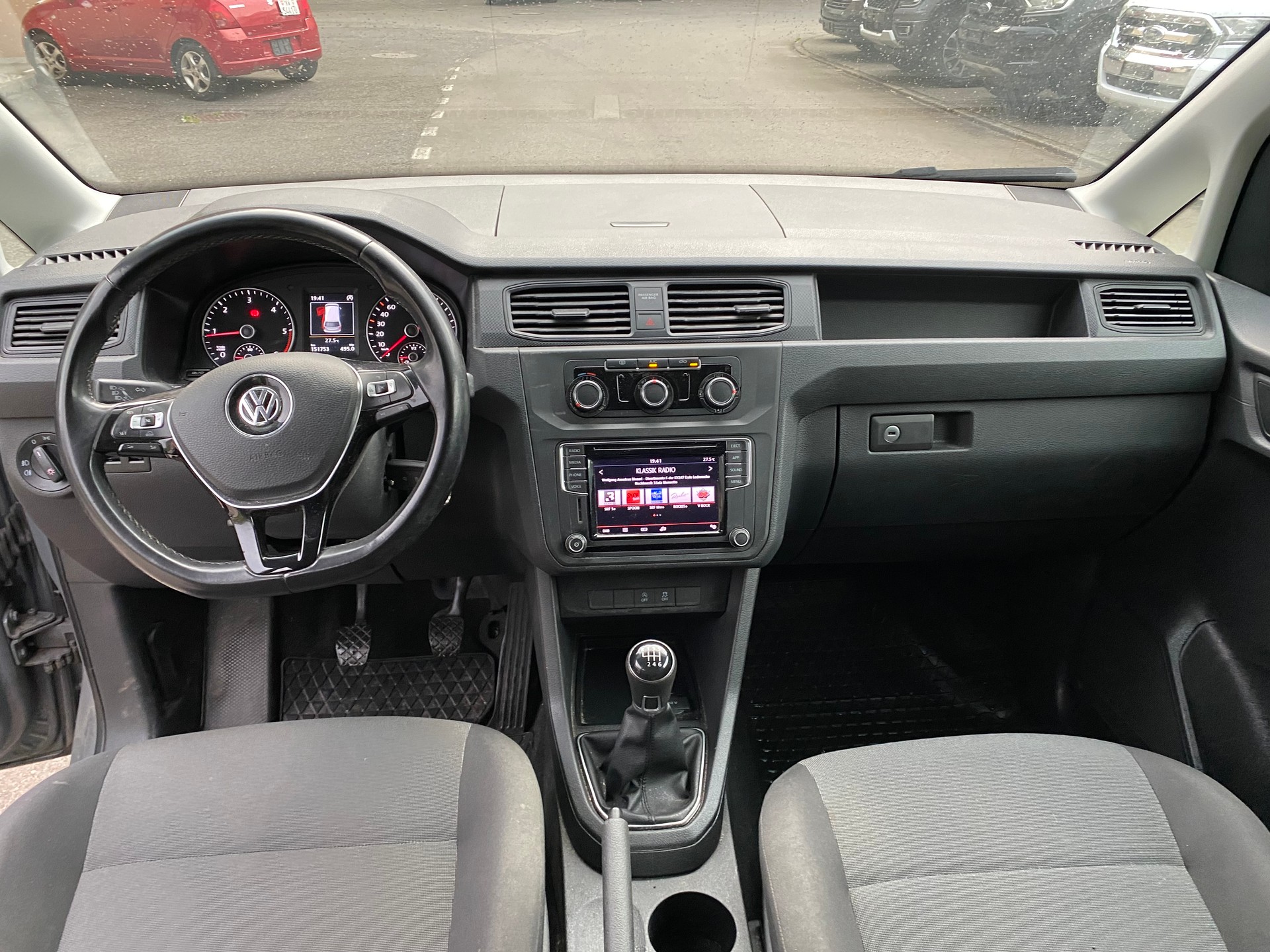 VW Caddy Maxi 2.0TDI 4Motion BlueMotion Technology-image-4