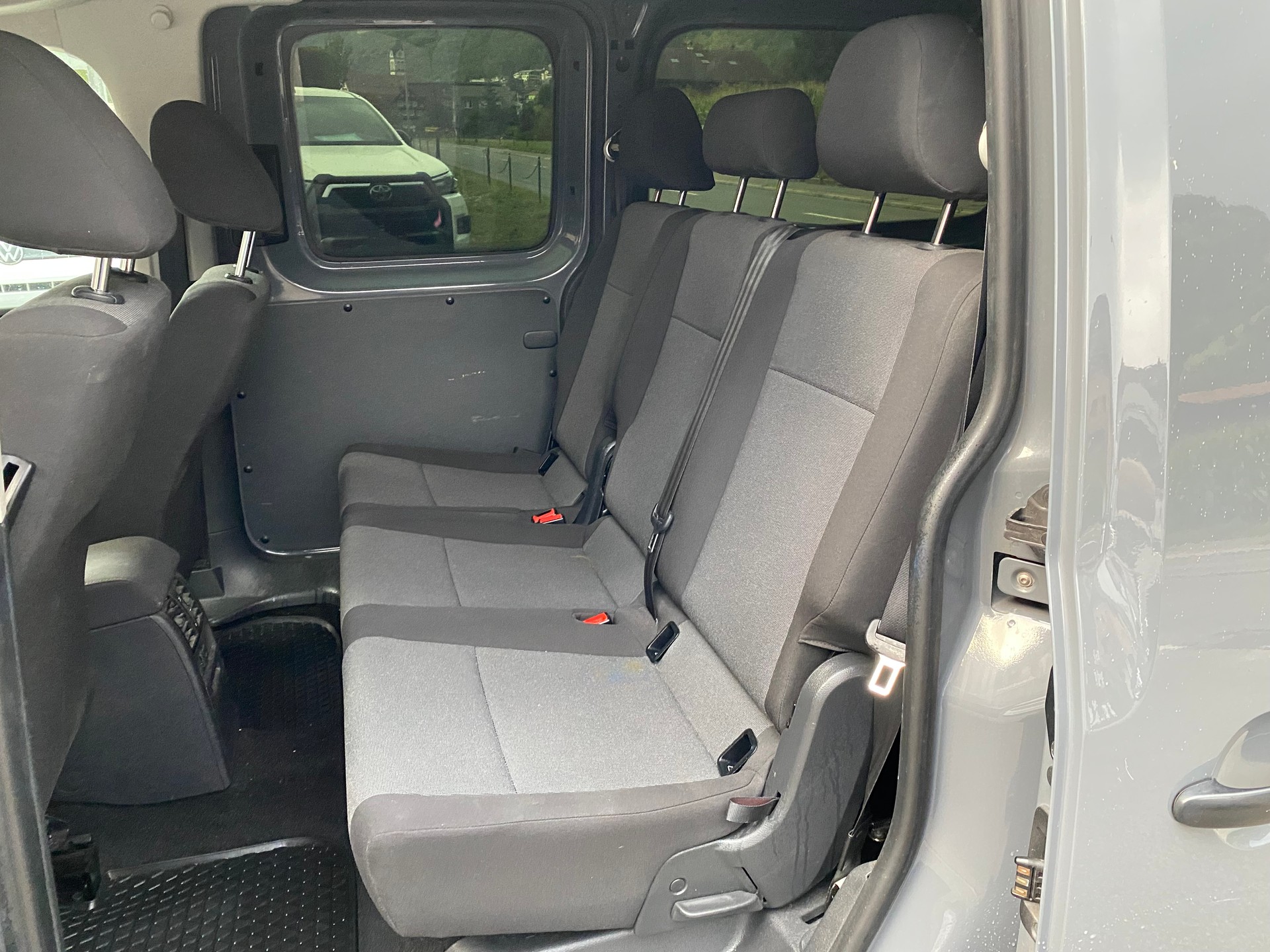 VW Caddy Maxi 2.0TDI 4Motion BlueMotion Technology-image-6