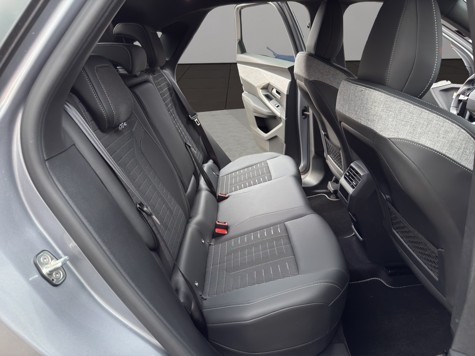 PEUGEOT 3008 145 e-DCS6 Hybrid GT-image-17
