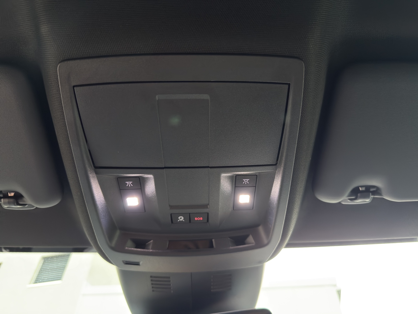 PEUGEOT 3008 145 e-DCS6 Hybrid GT-image-27