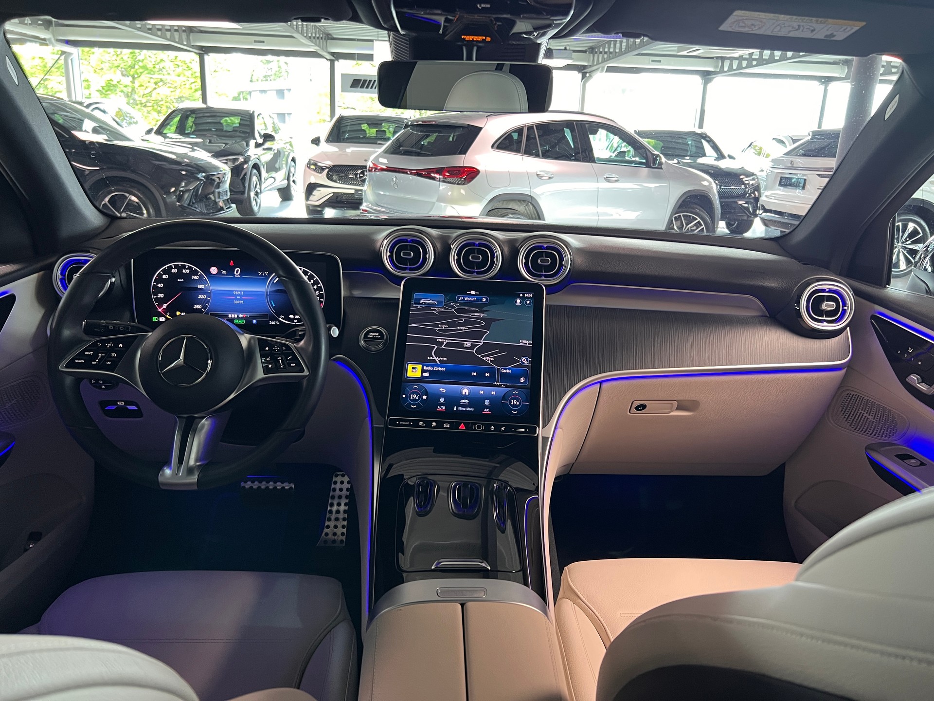 MERCEDES-BENZ GLC 300 e 4Matic 9G-Tronic-image-10