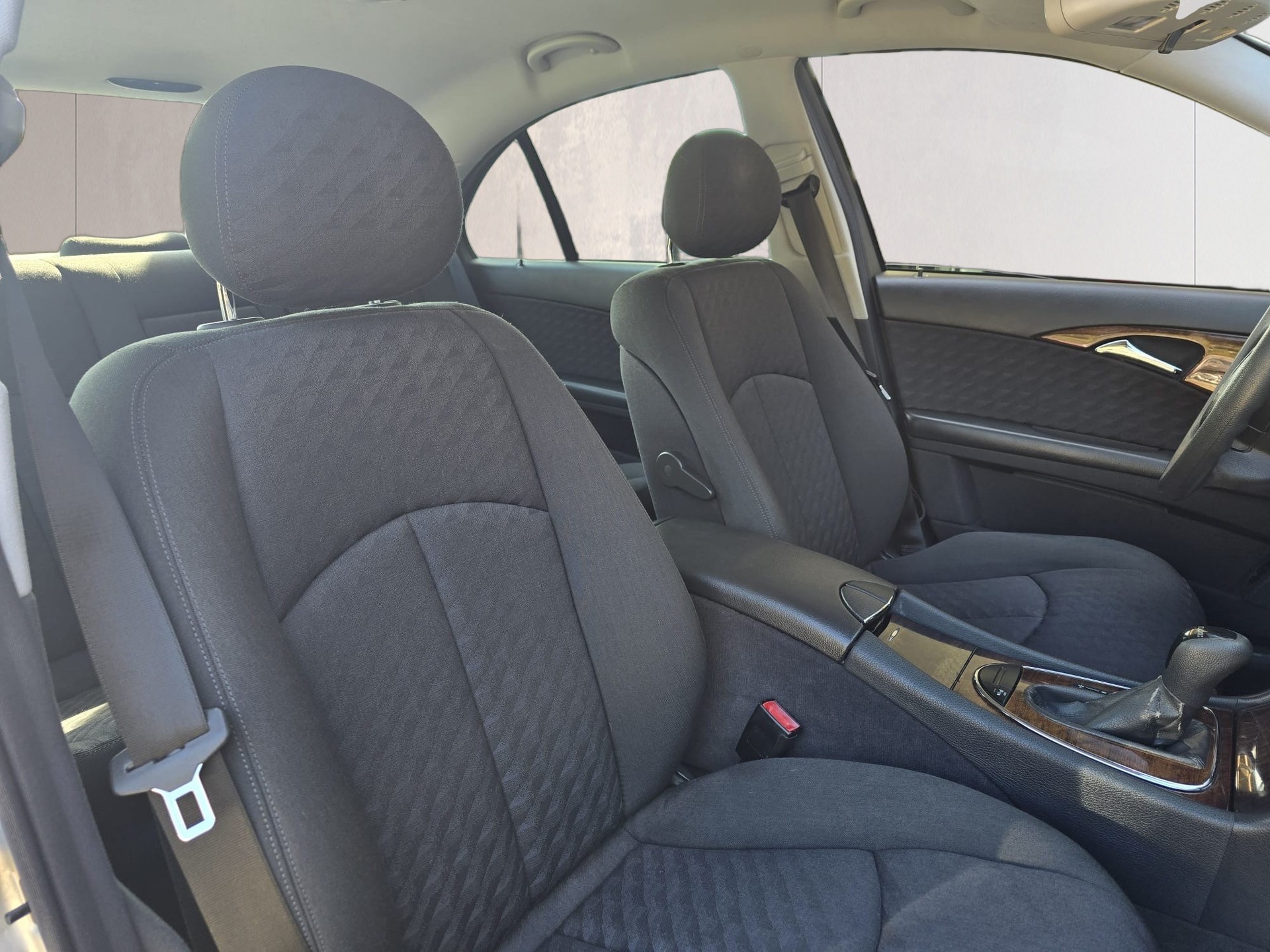 MERCEDES-BENZ E220 CDI Classic-image-14