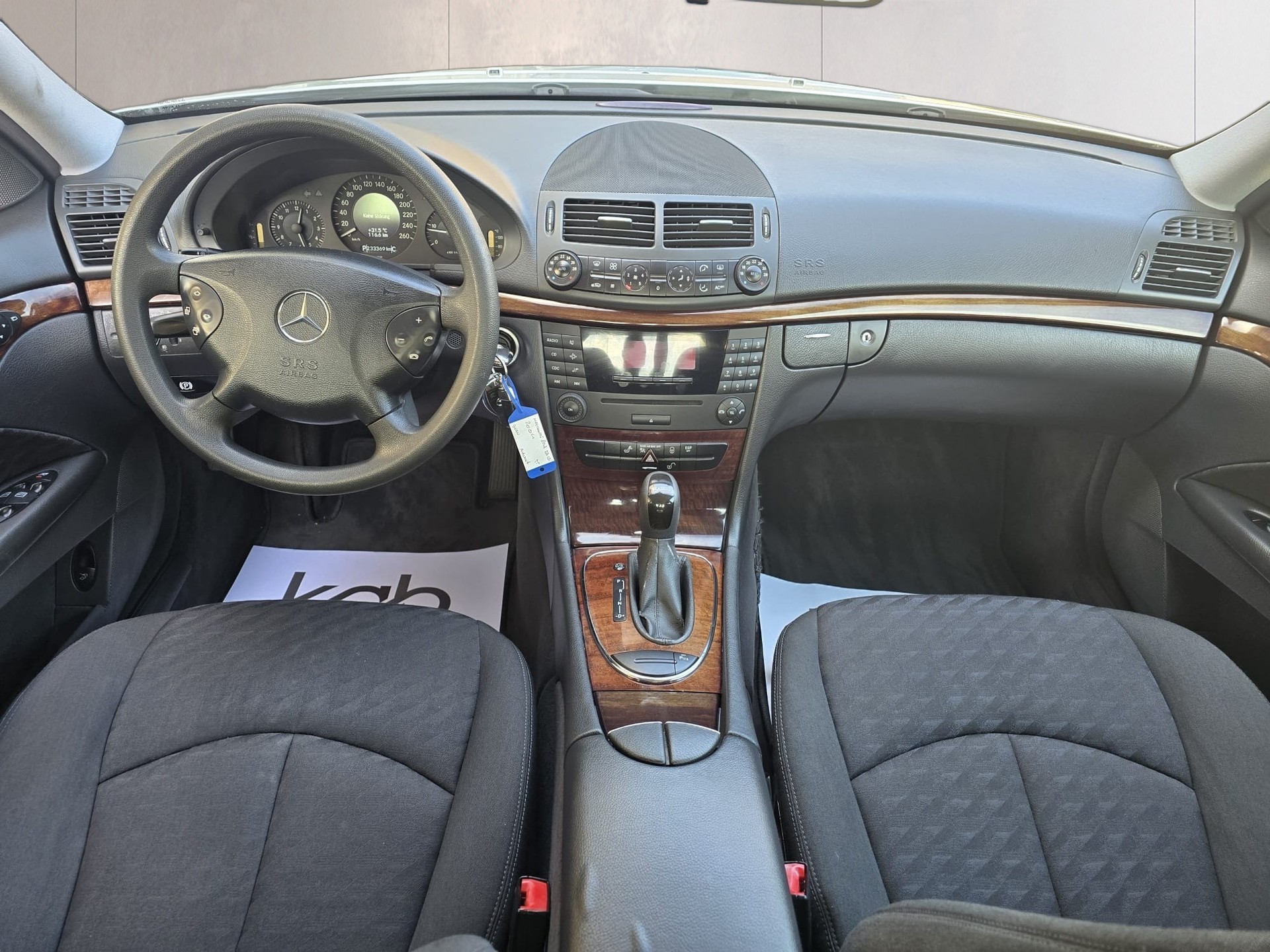 MERCEDES-BENZ E220 CDI Classic-image-9